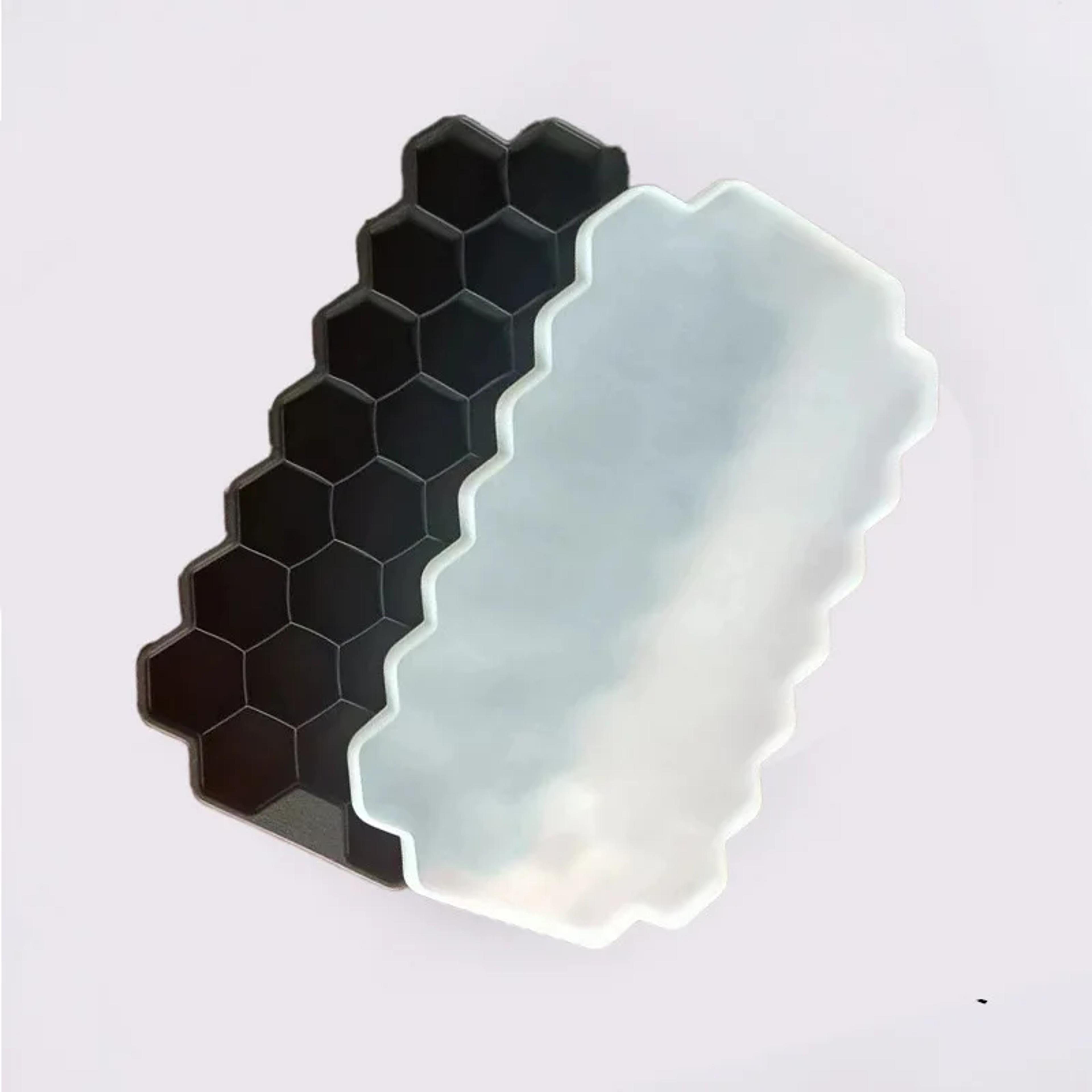 silicone ice cube tray for whiskey cocktails & slow melting drinks
