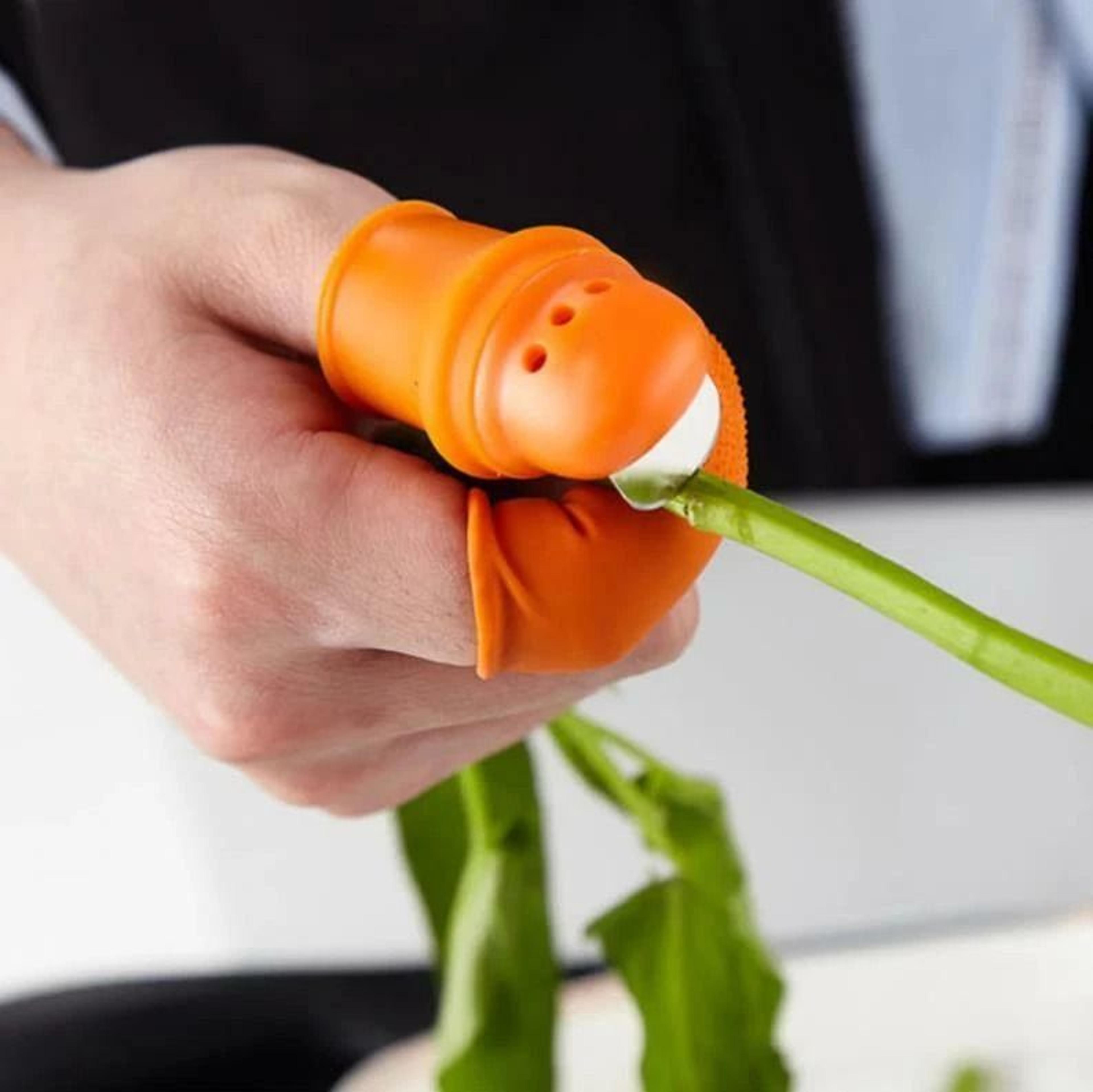 garden plucking device, finger thumb knife for cutting vegetables and agricultural tasks