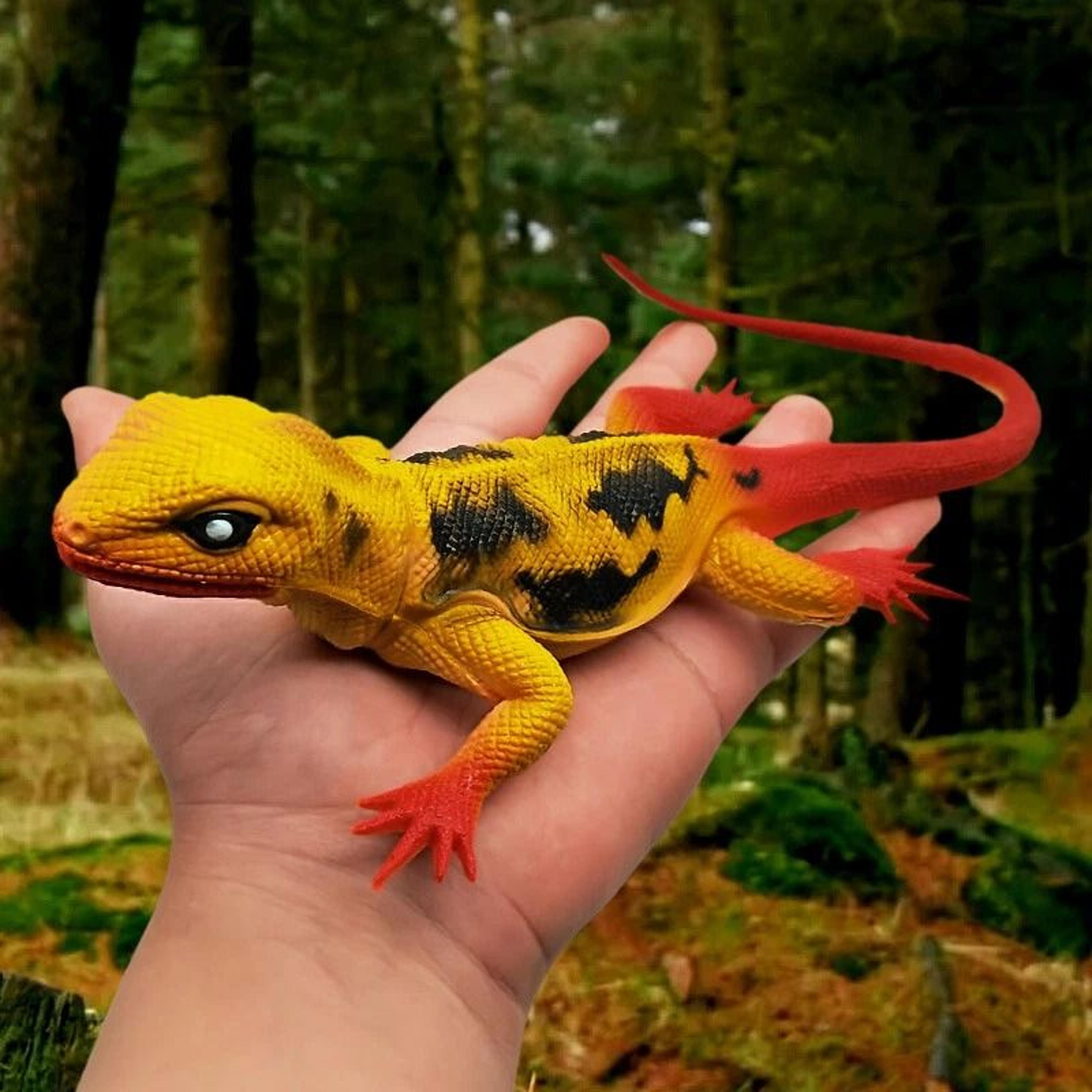 realistic fake lizard prop toy durable garden gag for pranks