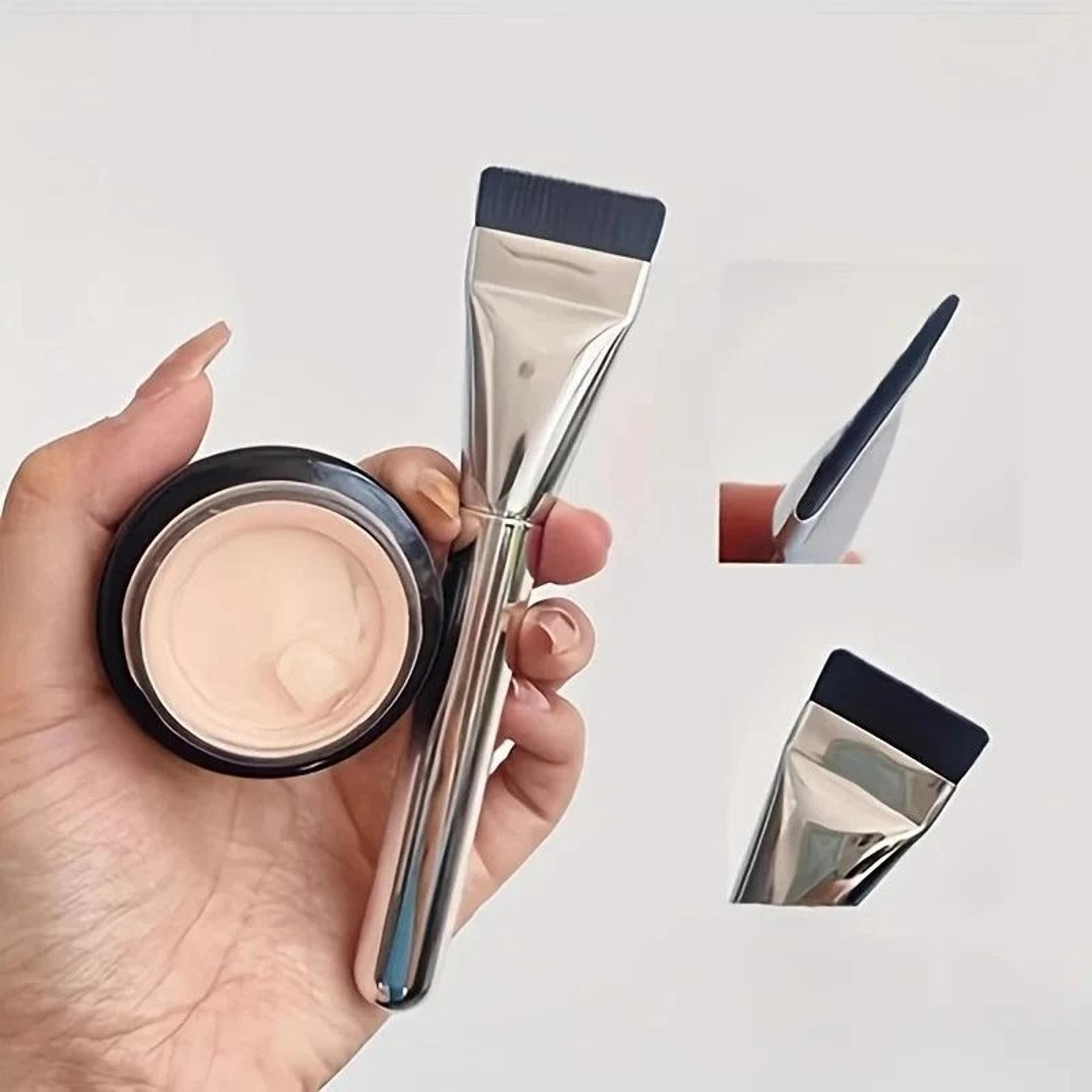 silky blend oval foundation brush for smooth contouring and even coverage