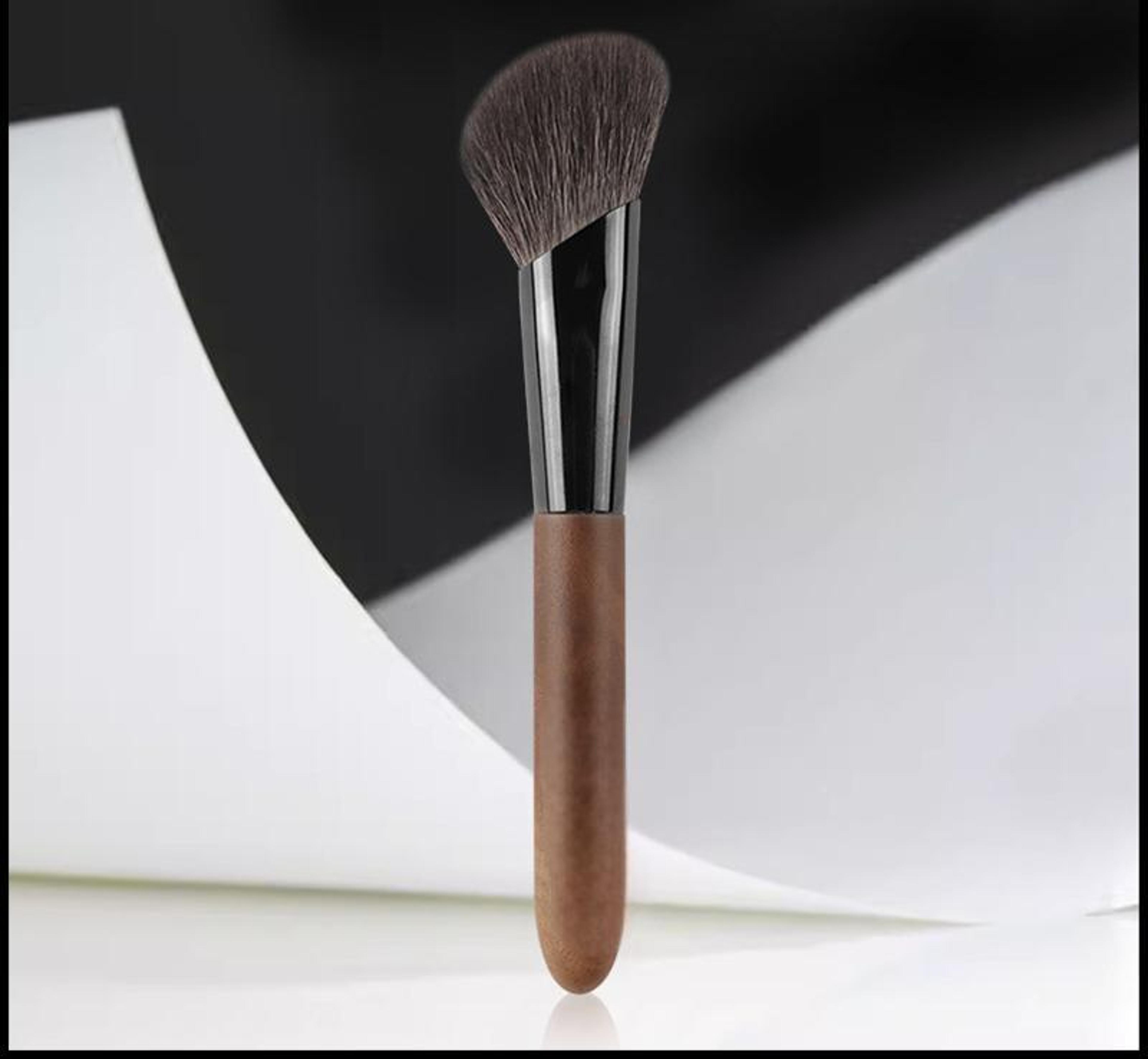 professional goat hair contour brush, angled face sculpting makeup tool, hypoallergenic blending brush
