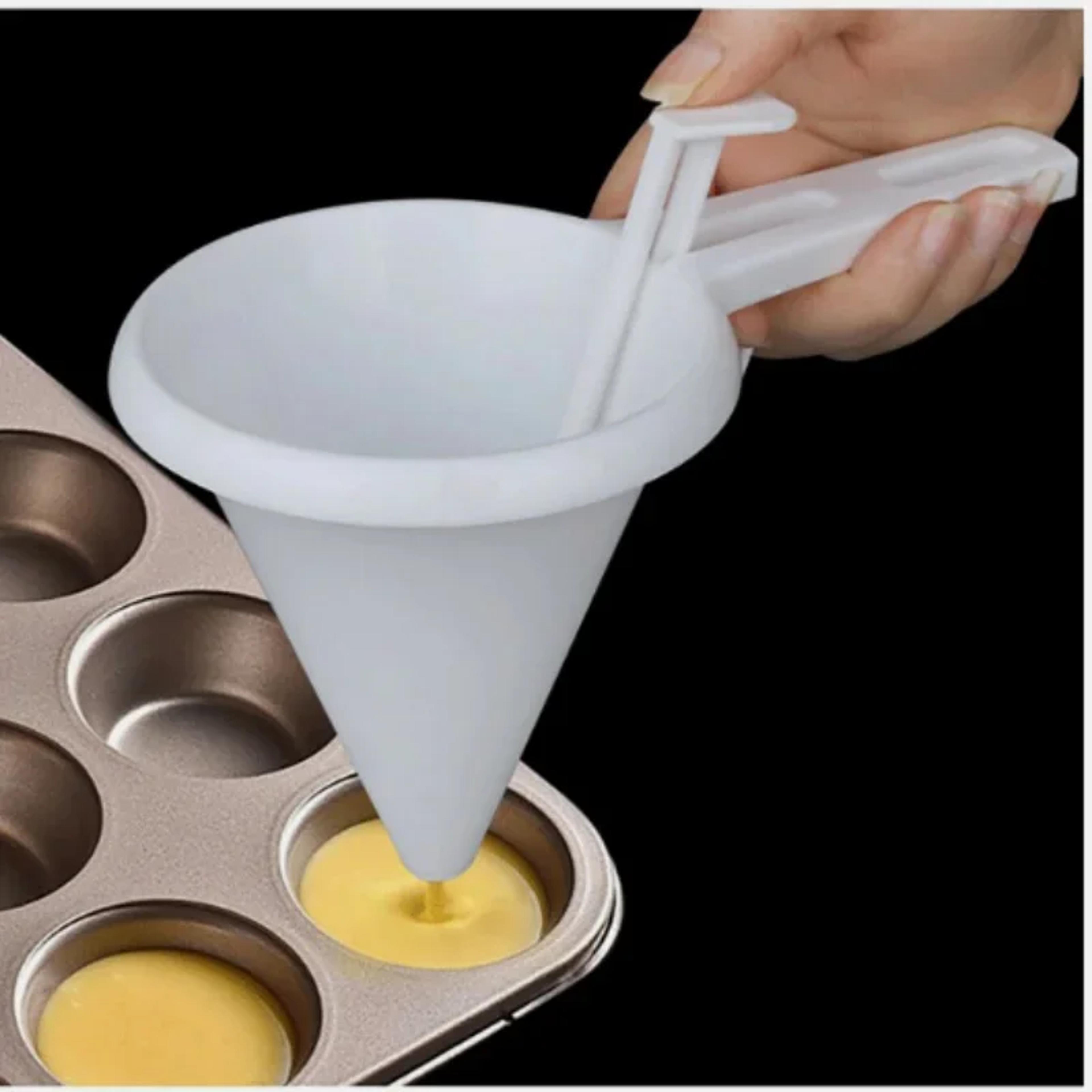 handheld batter dispenser, cup cake baking tool, cream frosting, chocolate separator, measuring cup pastry dispenser