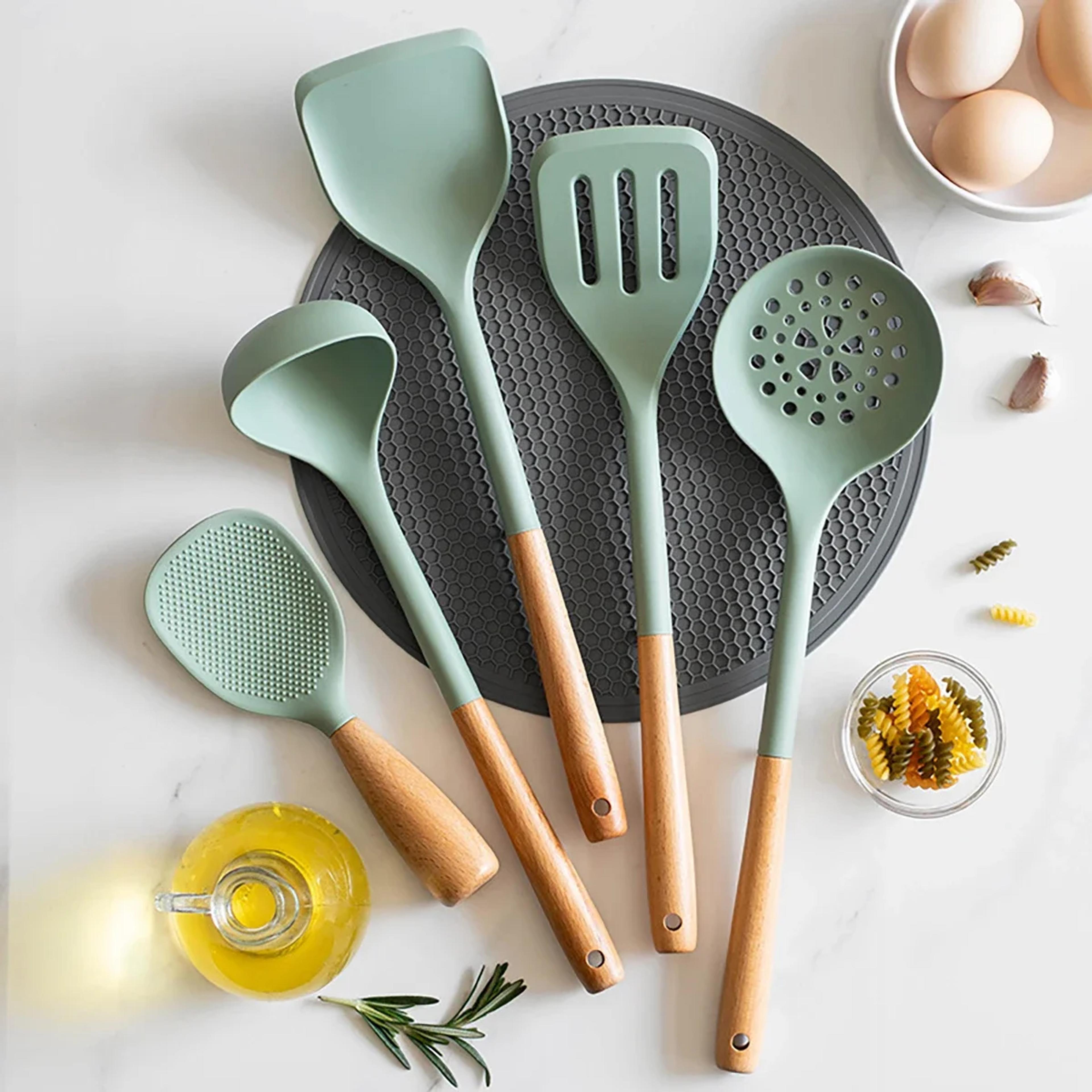 silicone spatula for non stick pan, wooden handle, heat-resistant silicone cooking spoon, kitchen tool for vegetable