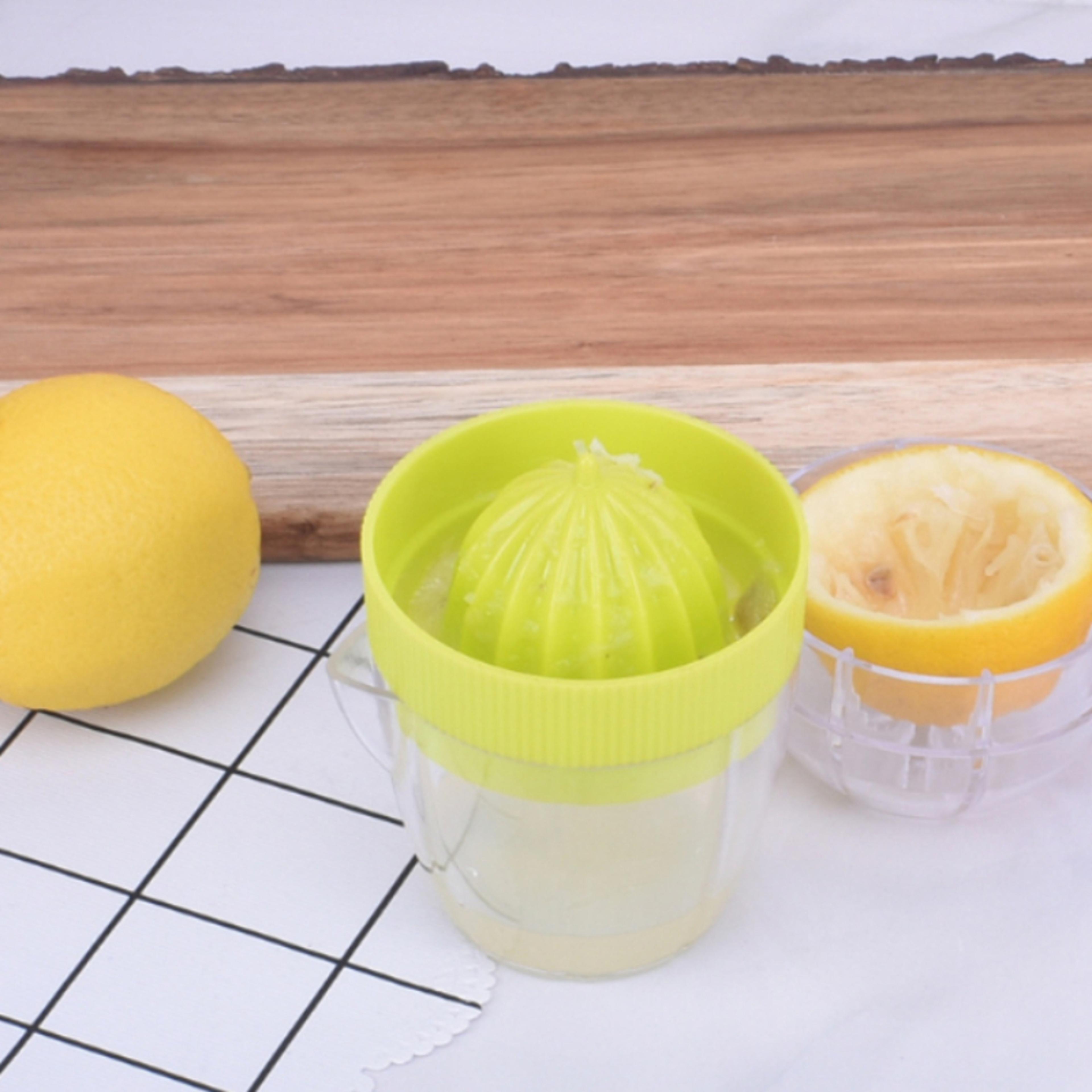 multifunctional household manual juicer, kitchen gadget orange lemon juicer with graduated cup squeezer