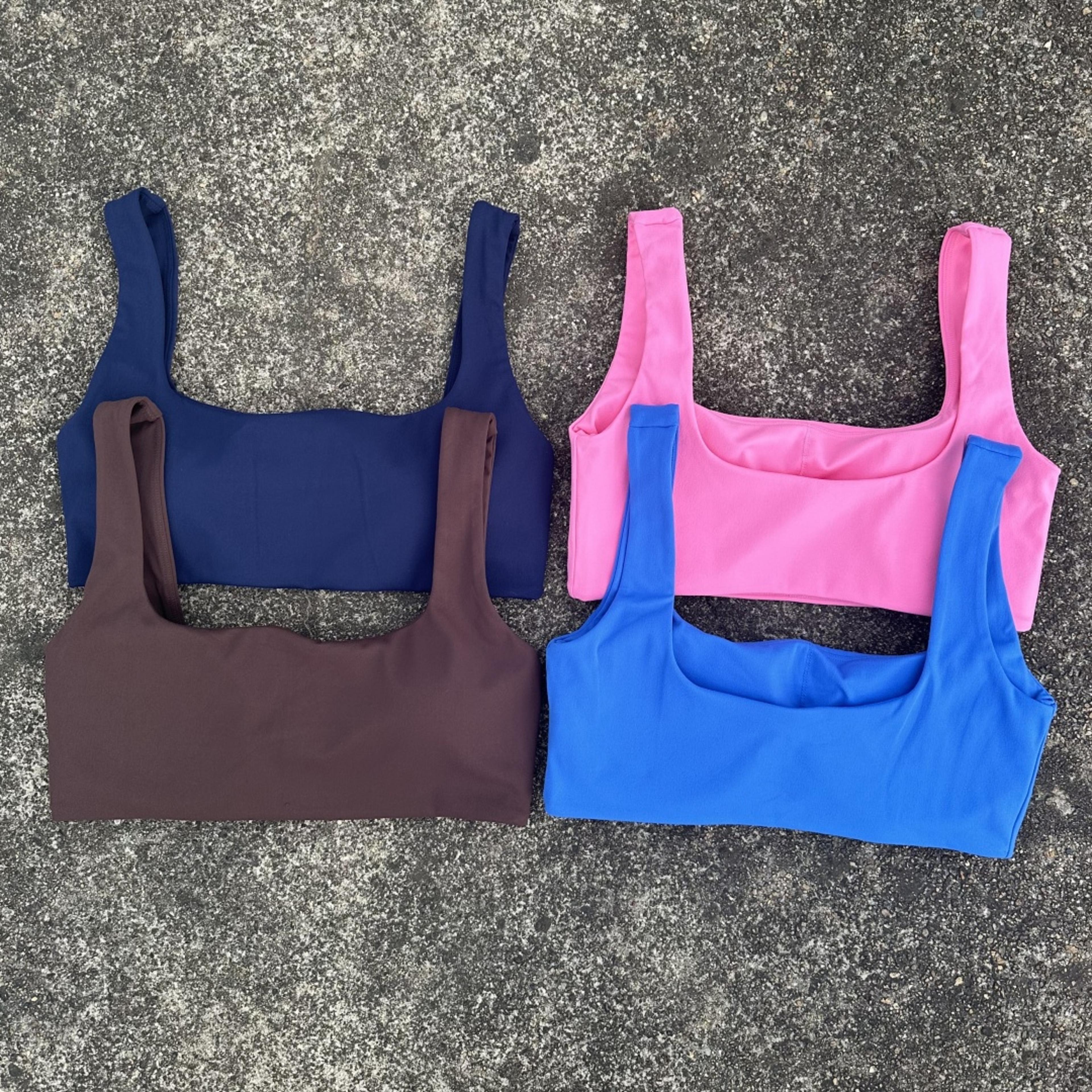 solid color square neck sports bra with hollow design & push-up padding