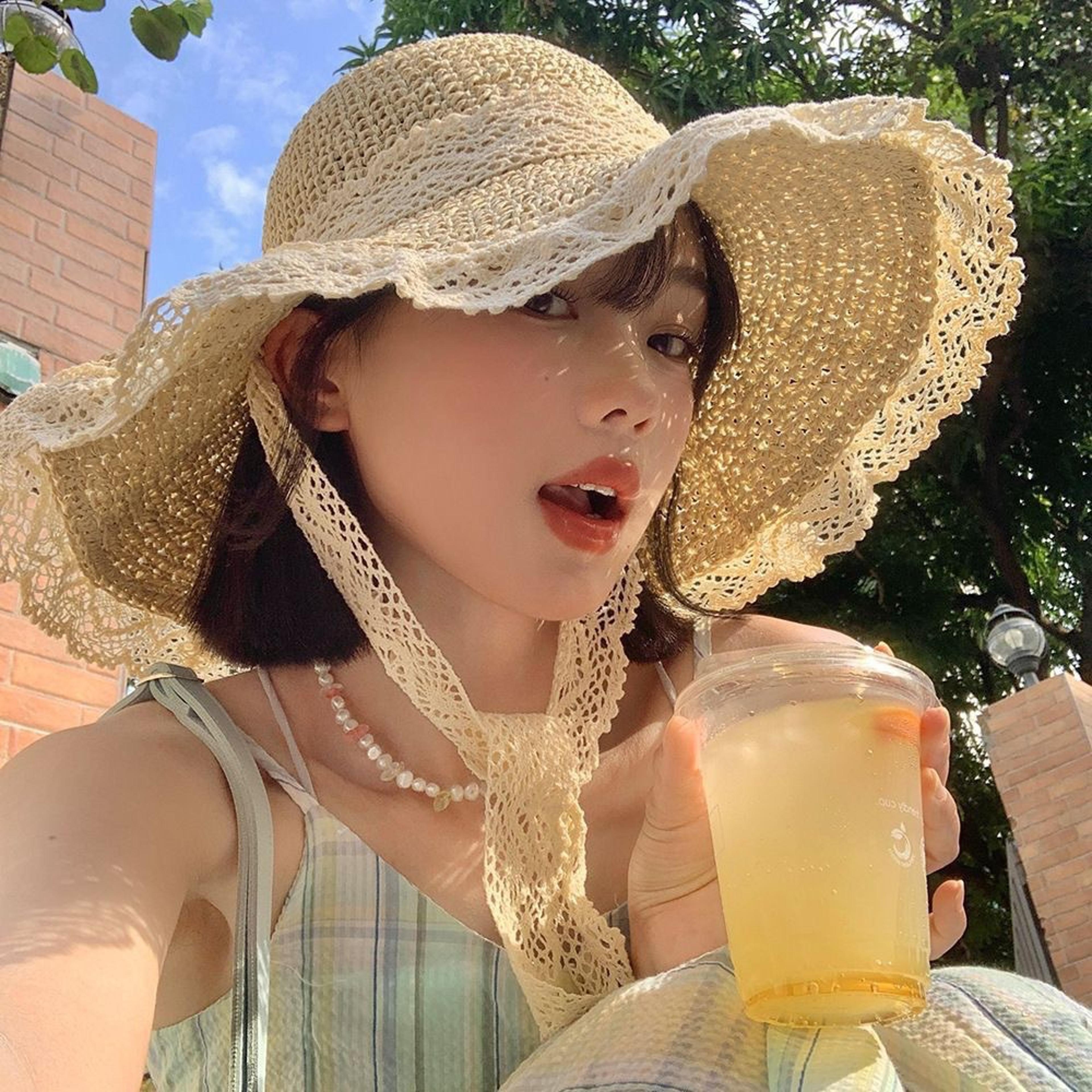 aura elegant women's wide brim straw hat foldable sun hat for uv protection