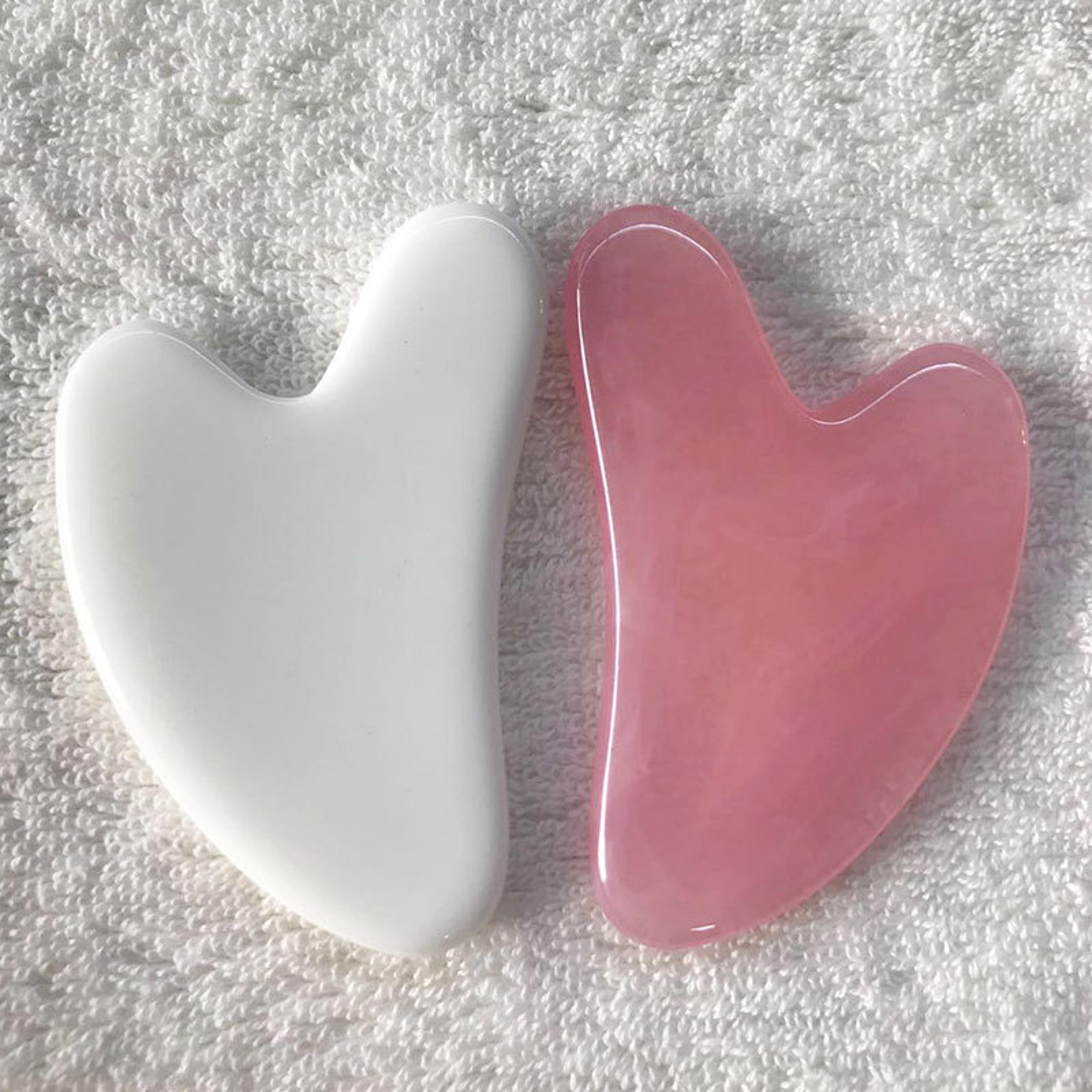 resin heart shaped scrapping piece for massage back, neck, and waist