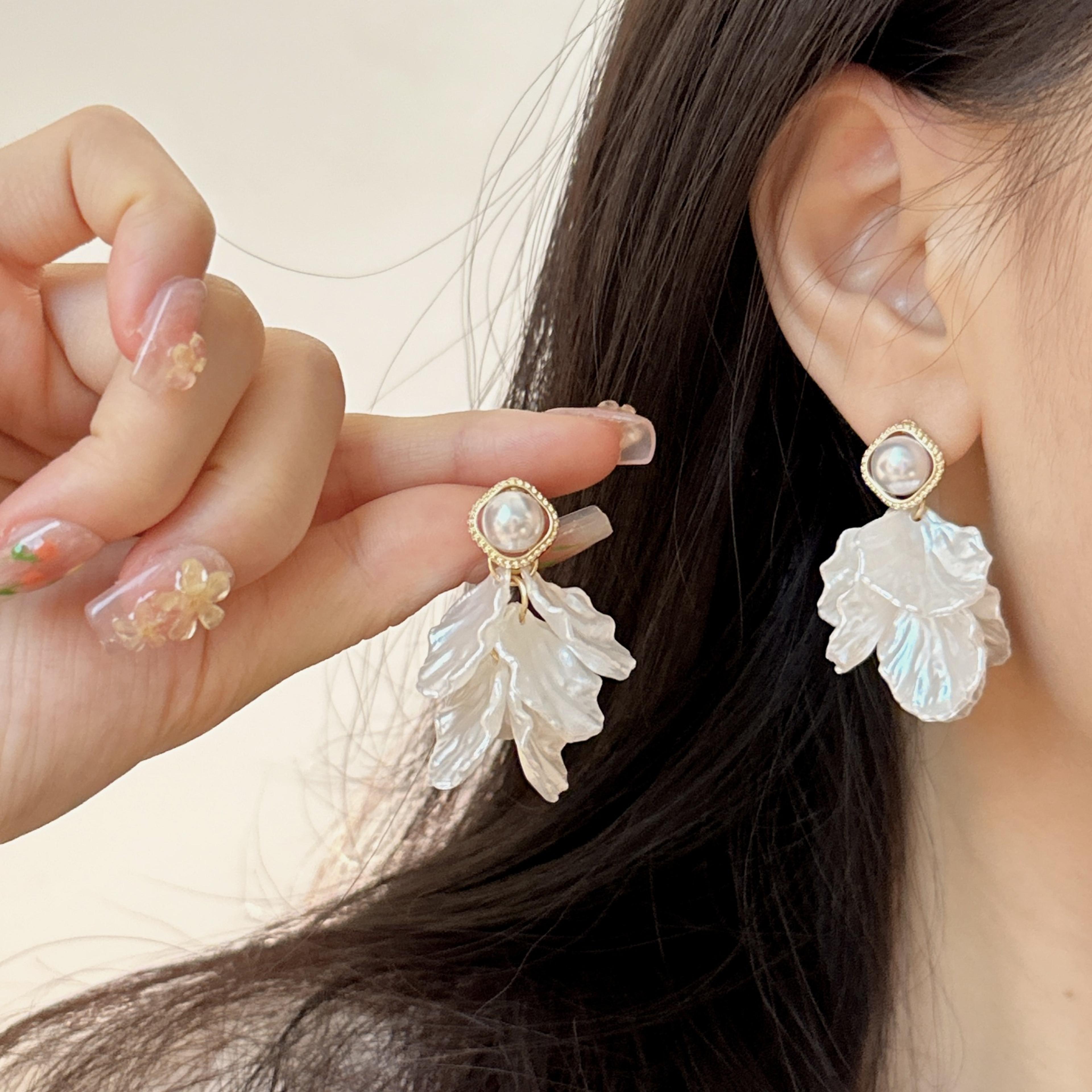 fashion unique glossy shell flower pendant earrings for women, pearl earrings with sweet design, perfect wedding gifts