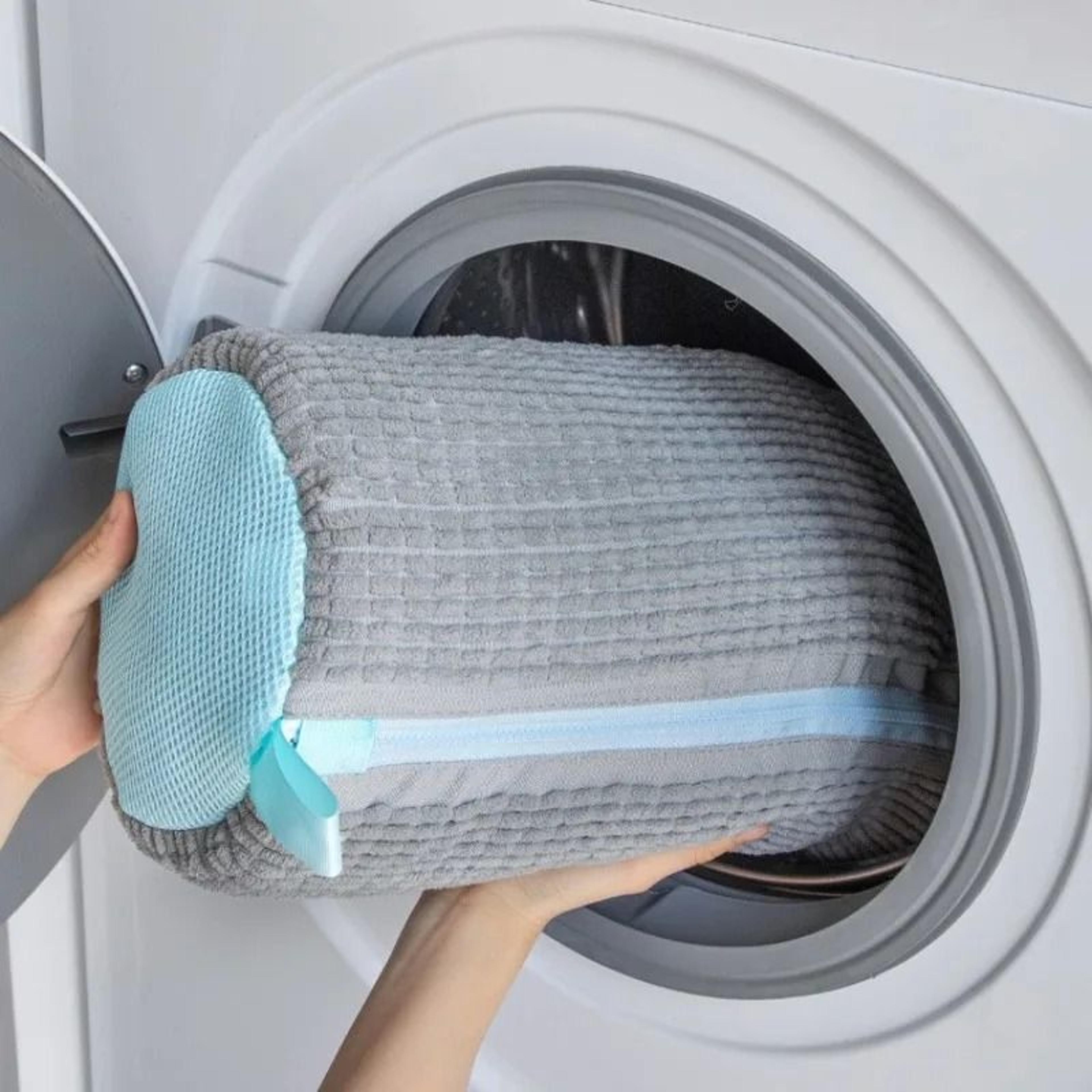 shoe washing machine bag with zipper and padded fibers for sneaker cleaning