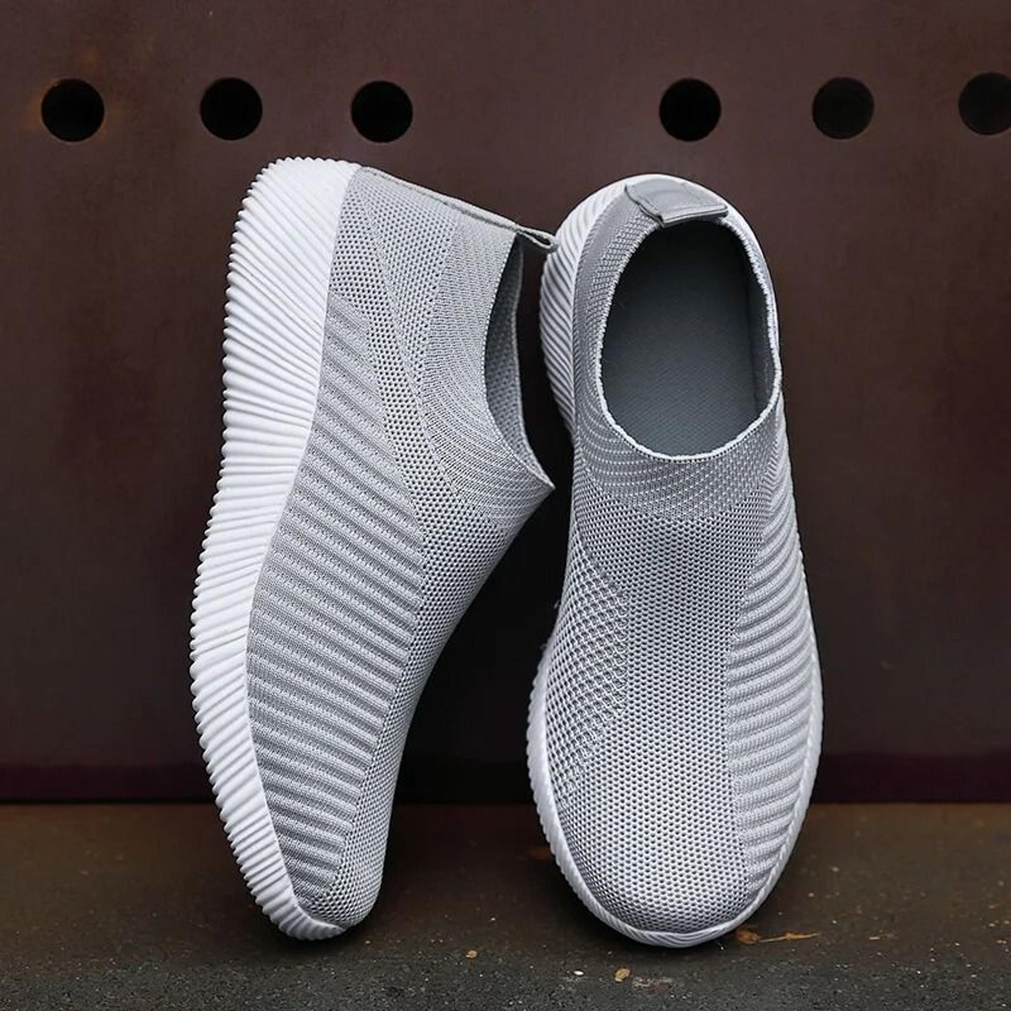 women slip on vulcanized sneakers with flat comfort sole