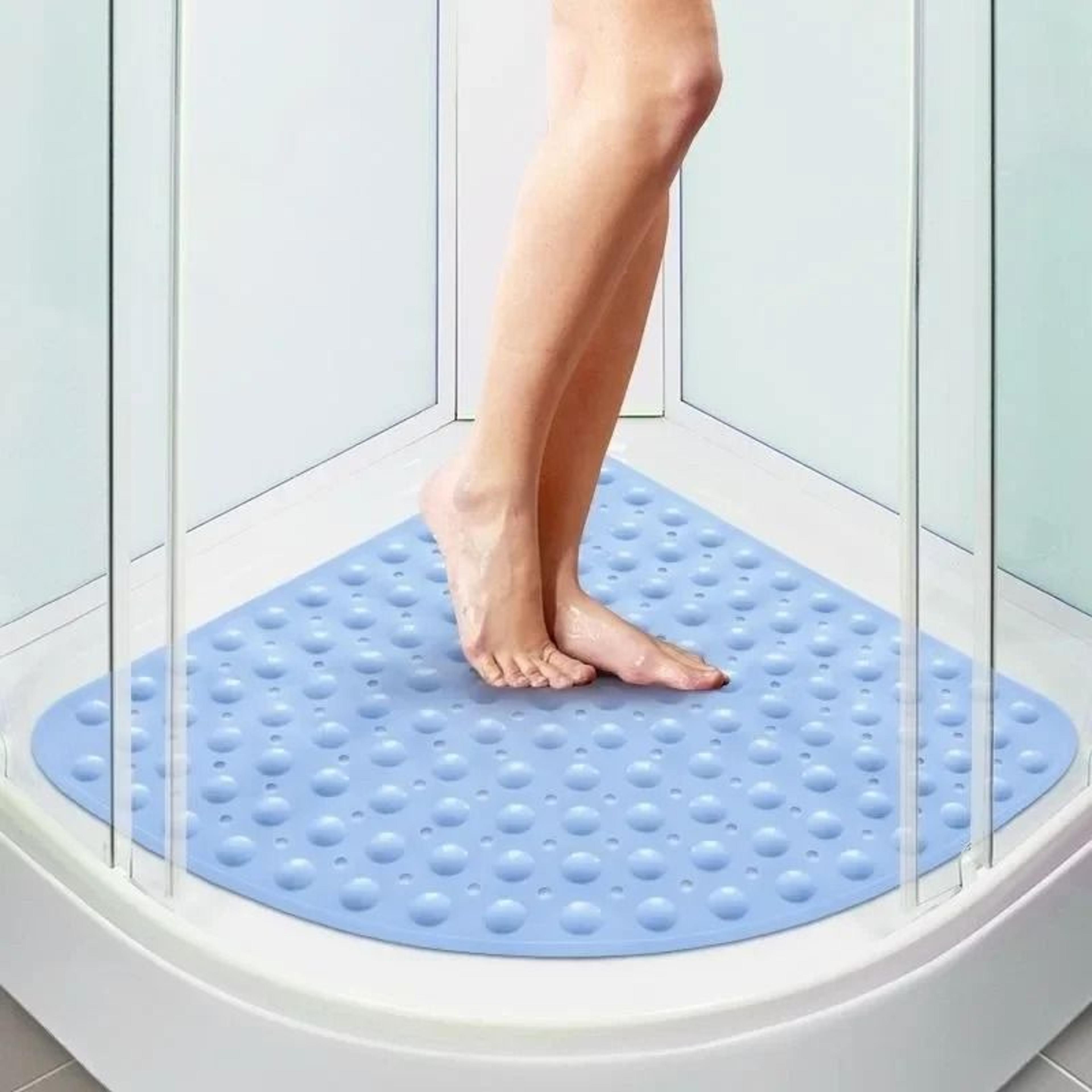 comfortable triangle shower mat with non slip diamond design