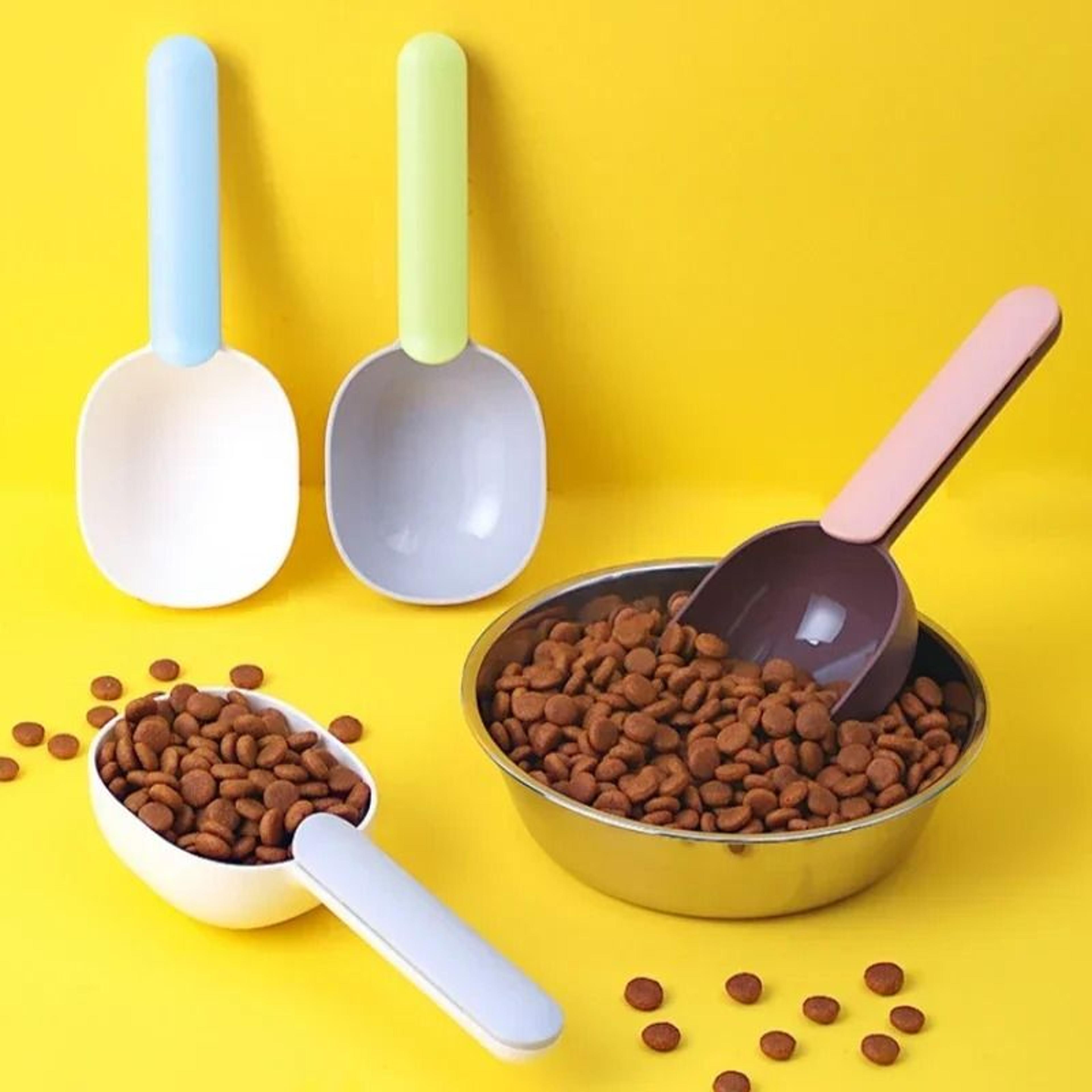 multifunctional pet food spoon with sealed bag clip and measuring design