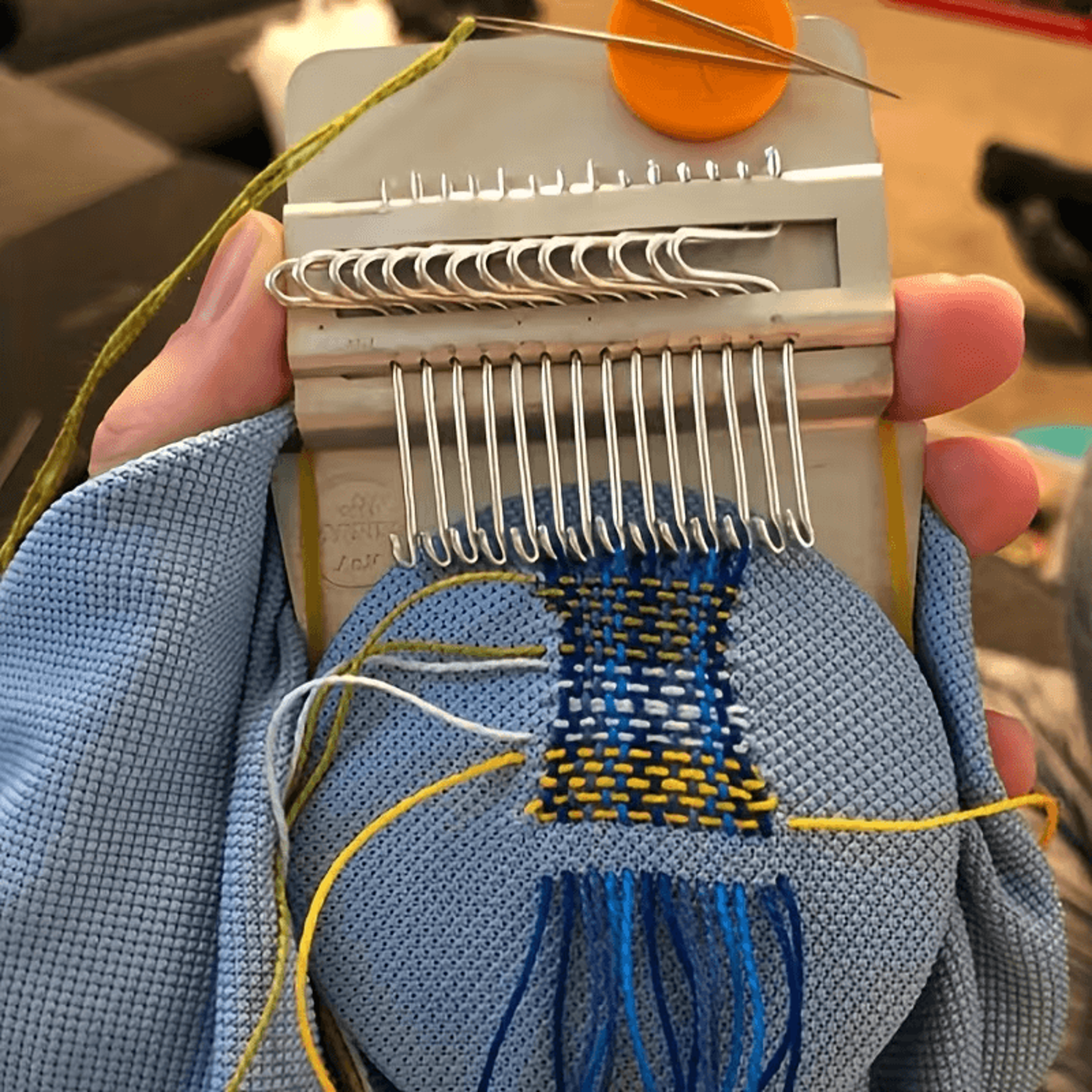 handheld darning loom tool for mending fabric holes and restoring stitch patterns
