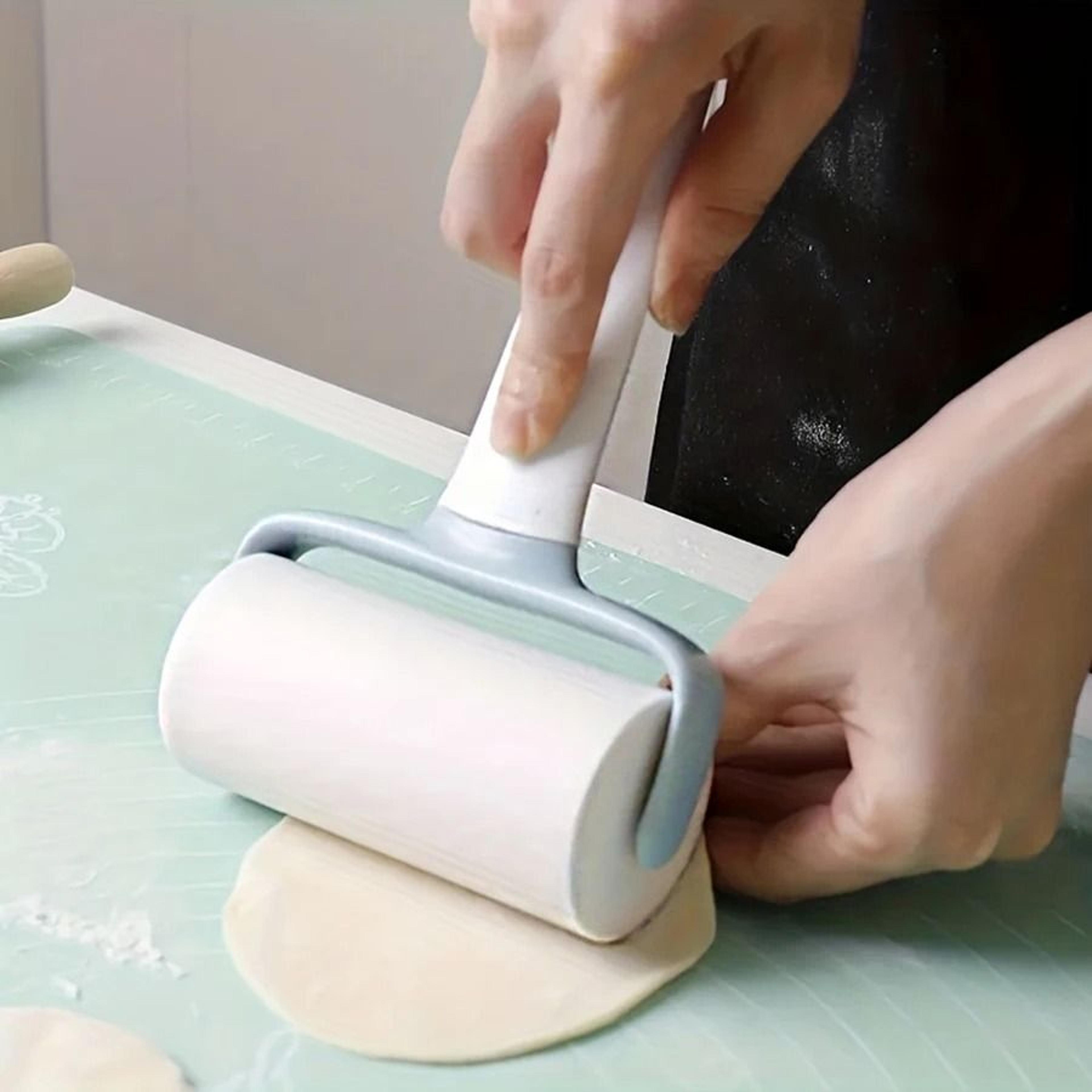 hand-held pastry roller – ergonomic household baking tool