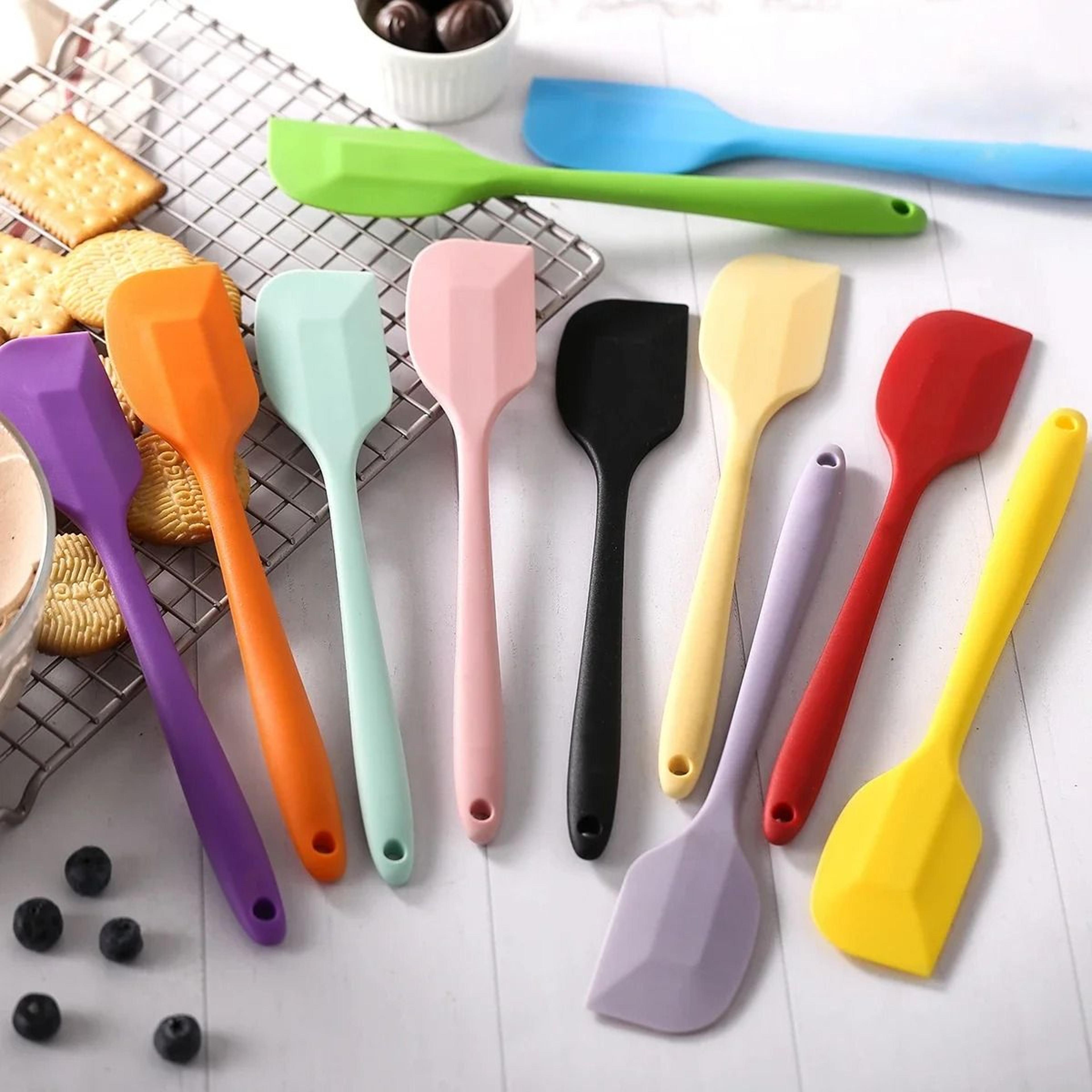 high-temperature integrated silicone scraper – seamless cake smoothing & baking tool
