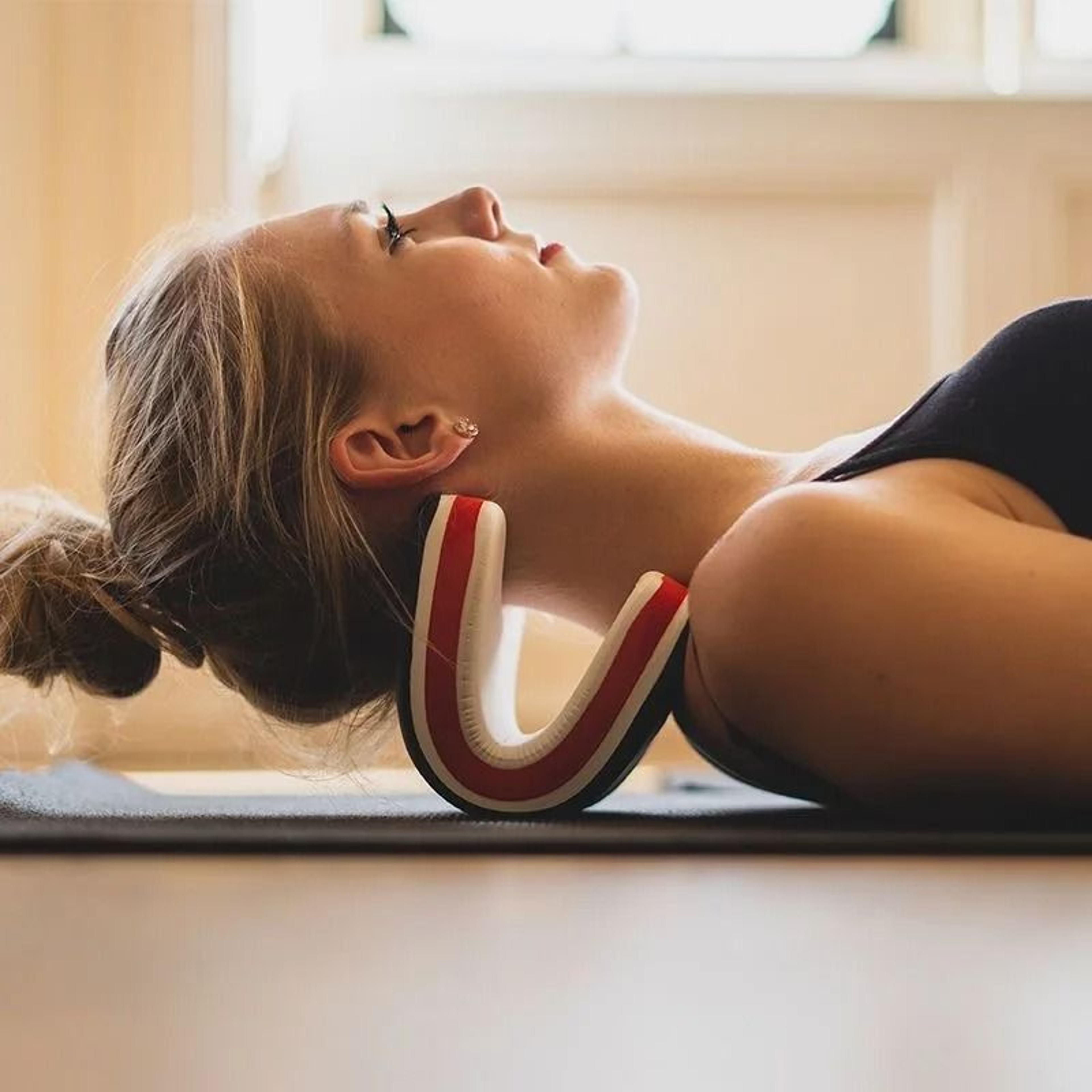 u-shaped cervical spine traction corrector