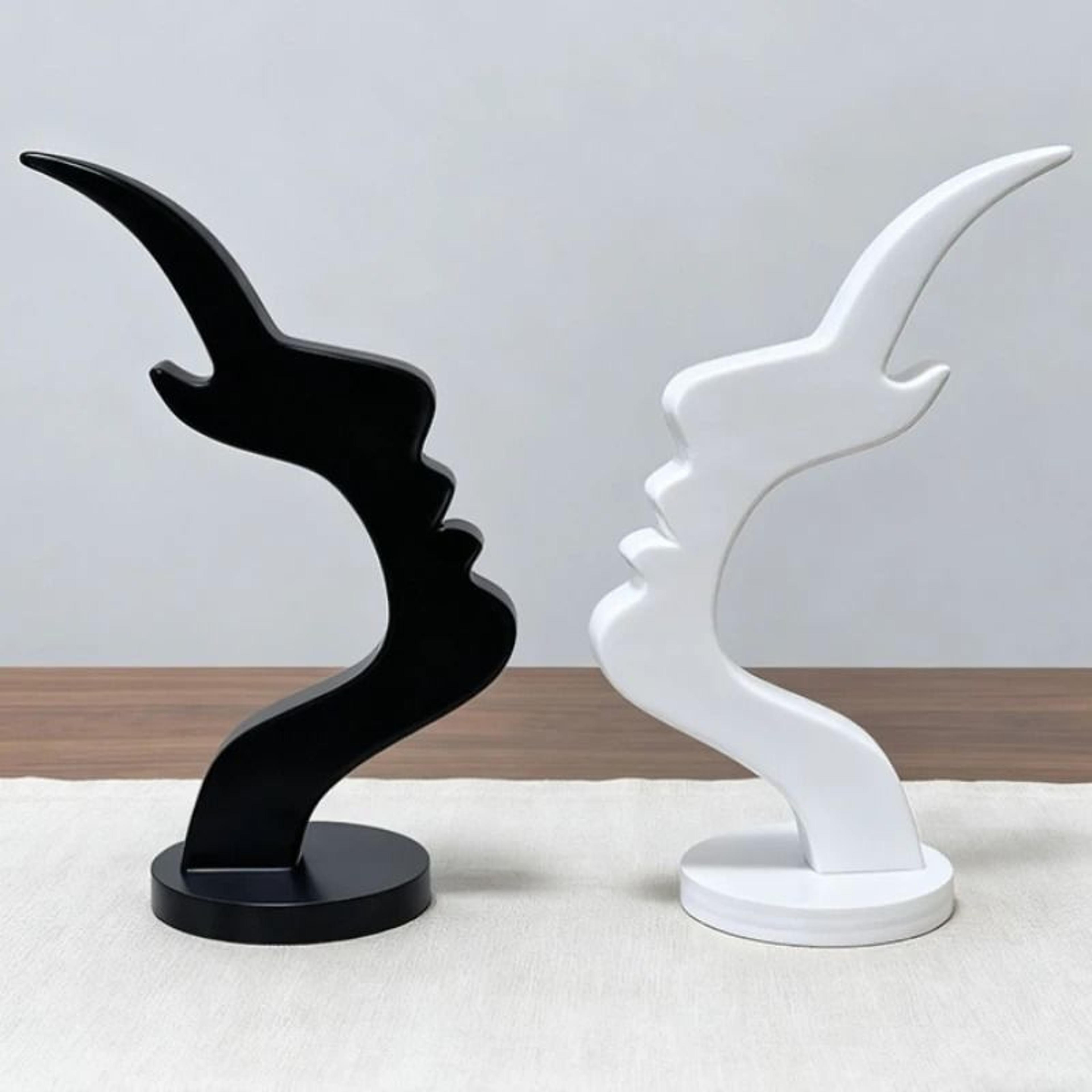 artistic side-profile eyewear display bracket