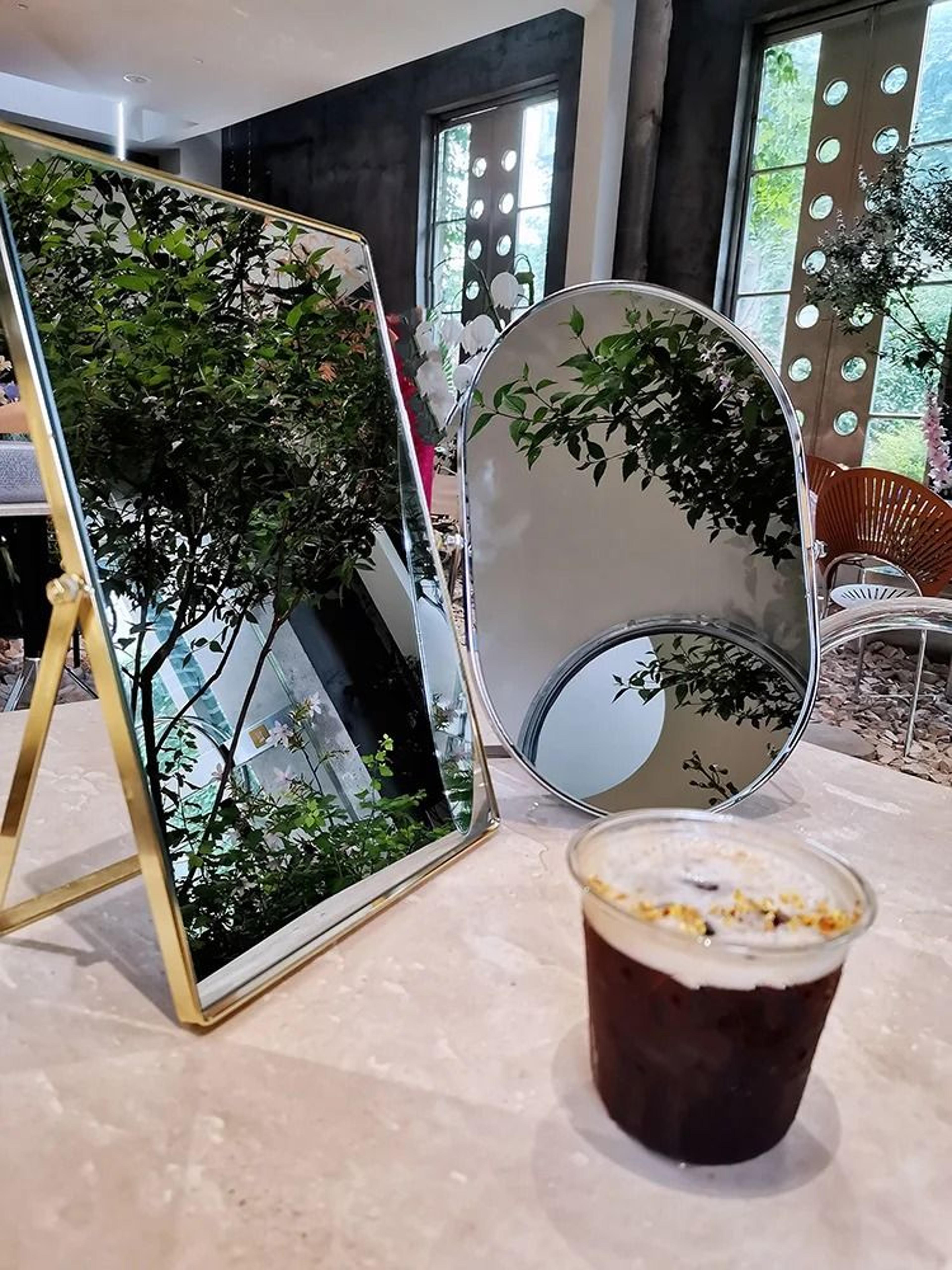 high-end rotating metallic desktop vanity mirror