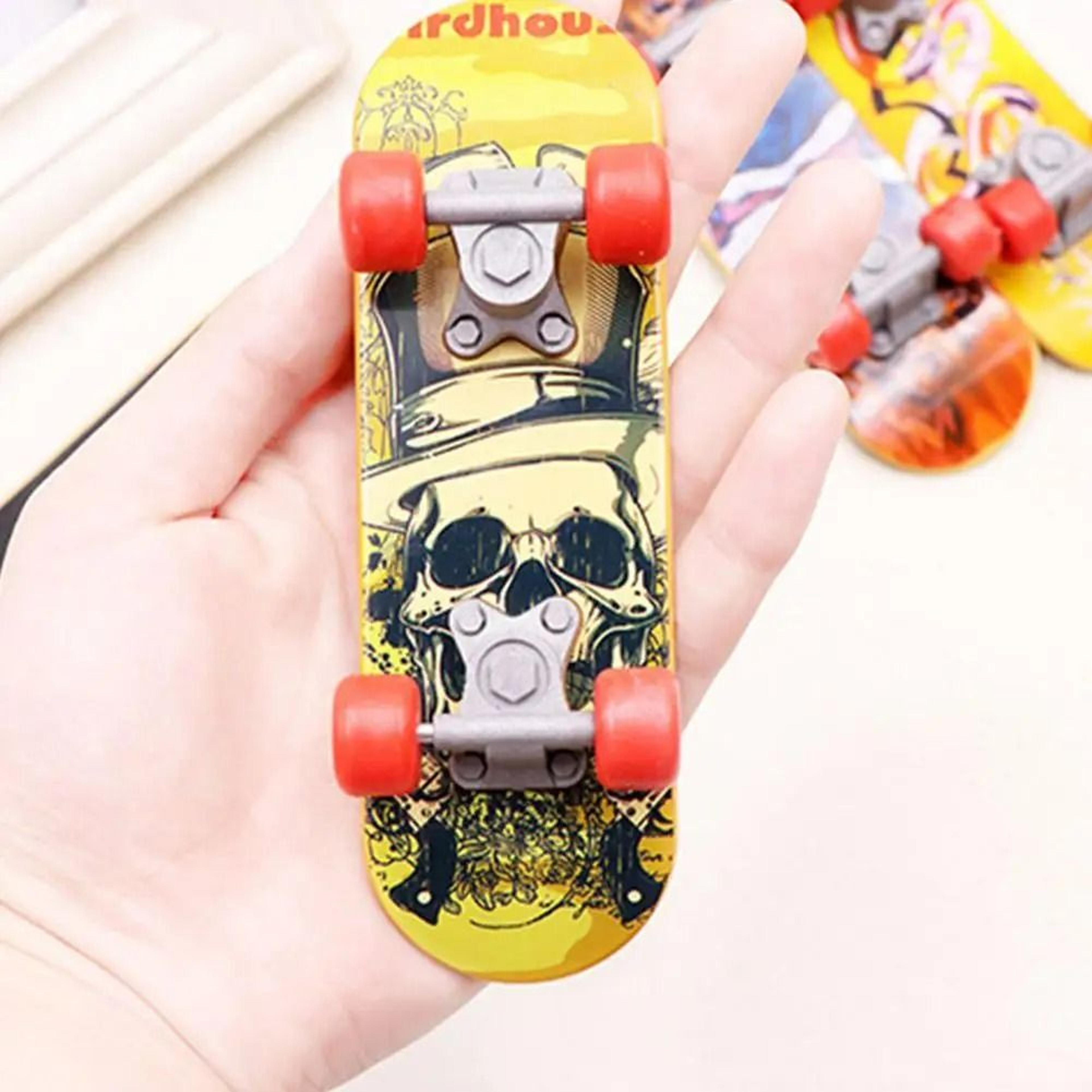 mini toy finger skateboard for small pets and parrots