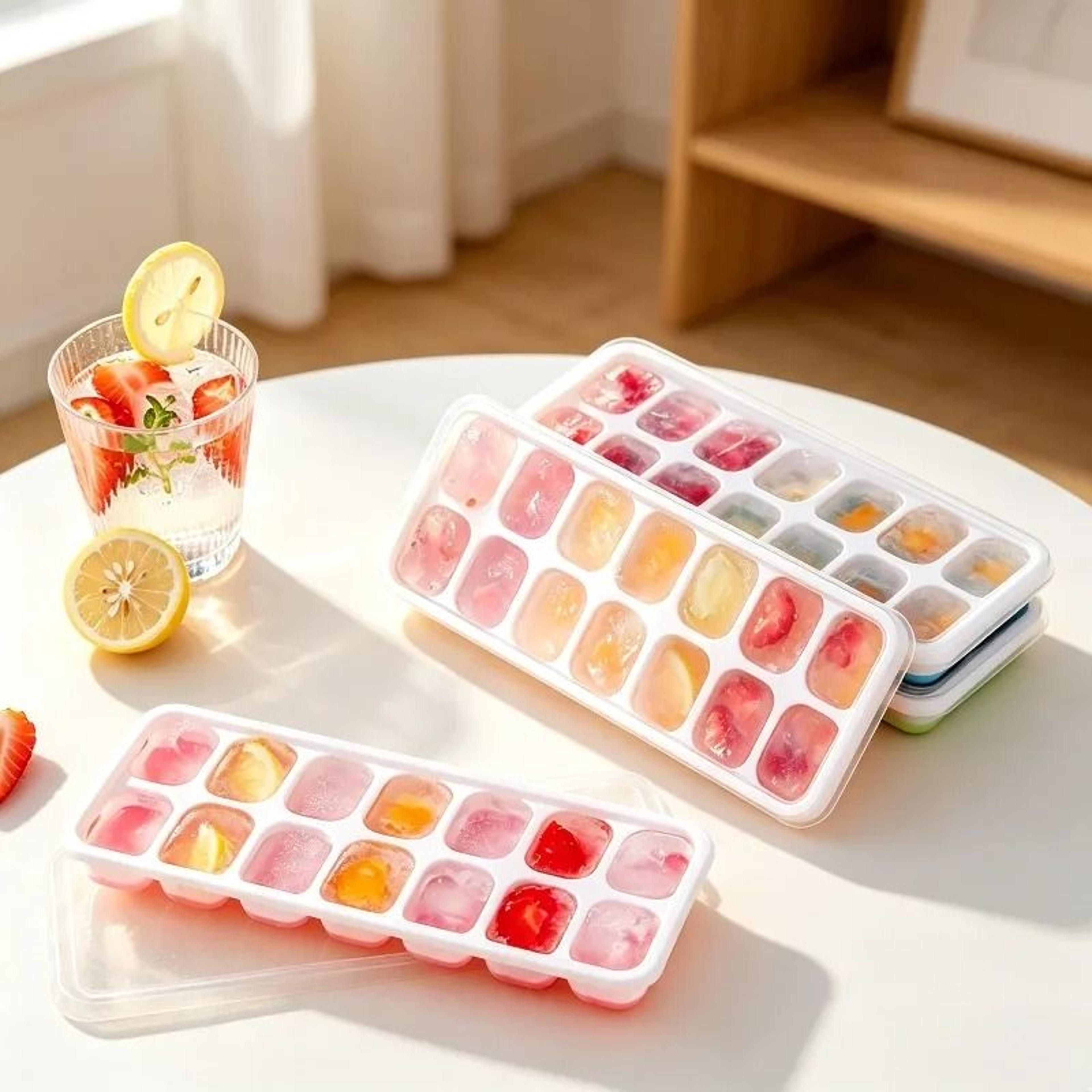 14-grid silicone ice cube tray with spill-proof lid