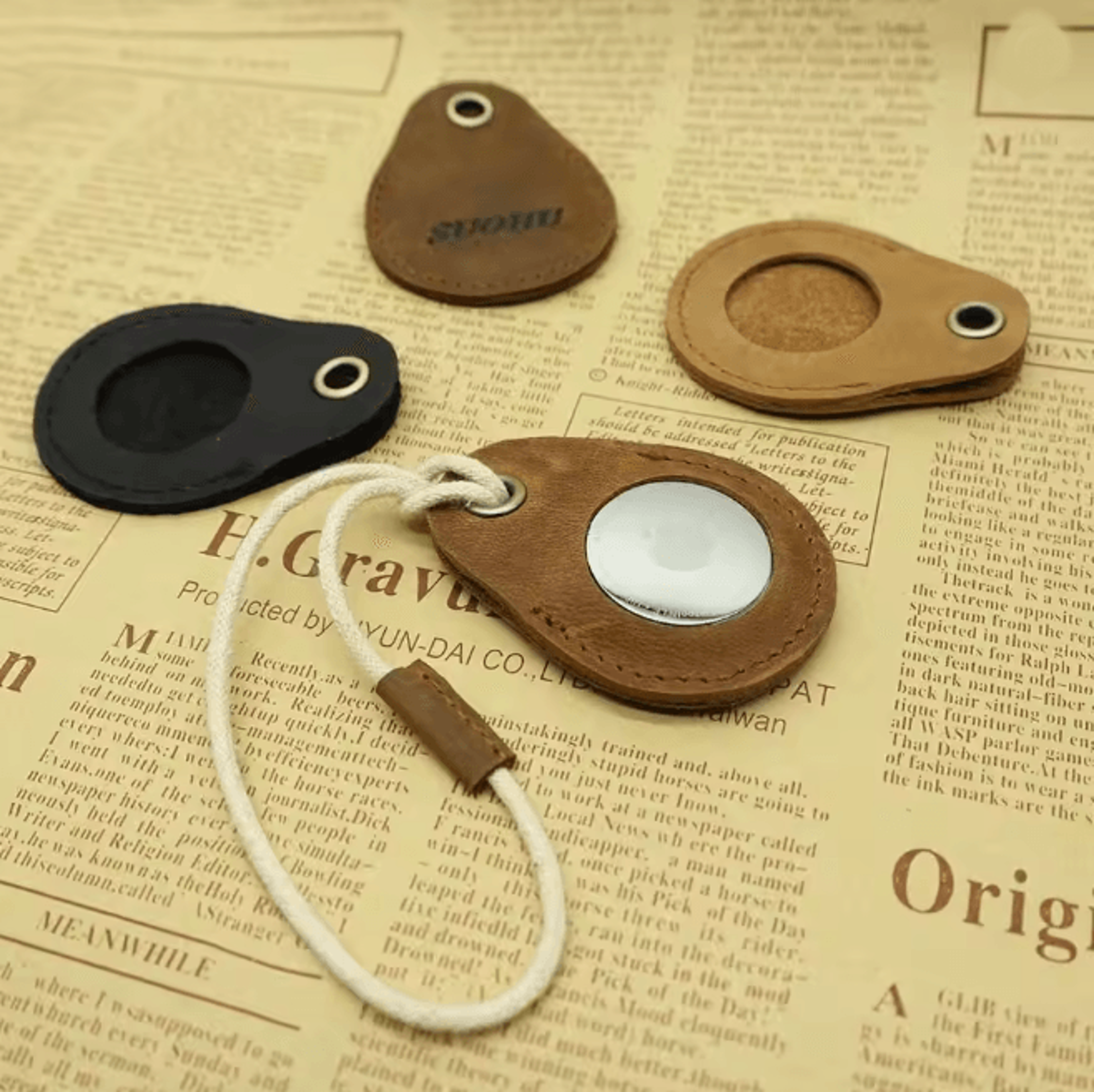 Genuine Leather AirTag Case with Keychain Protective Holder for Keys and Luggage