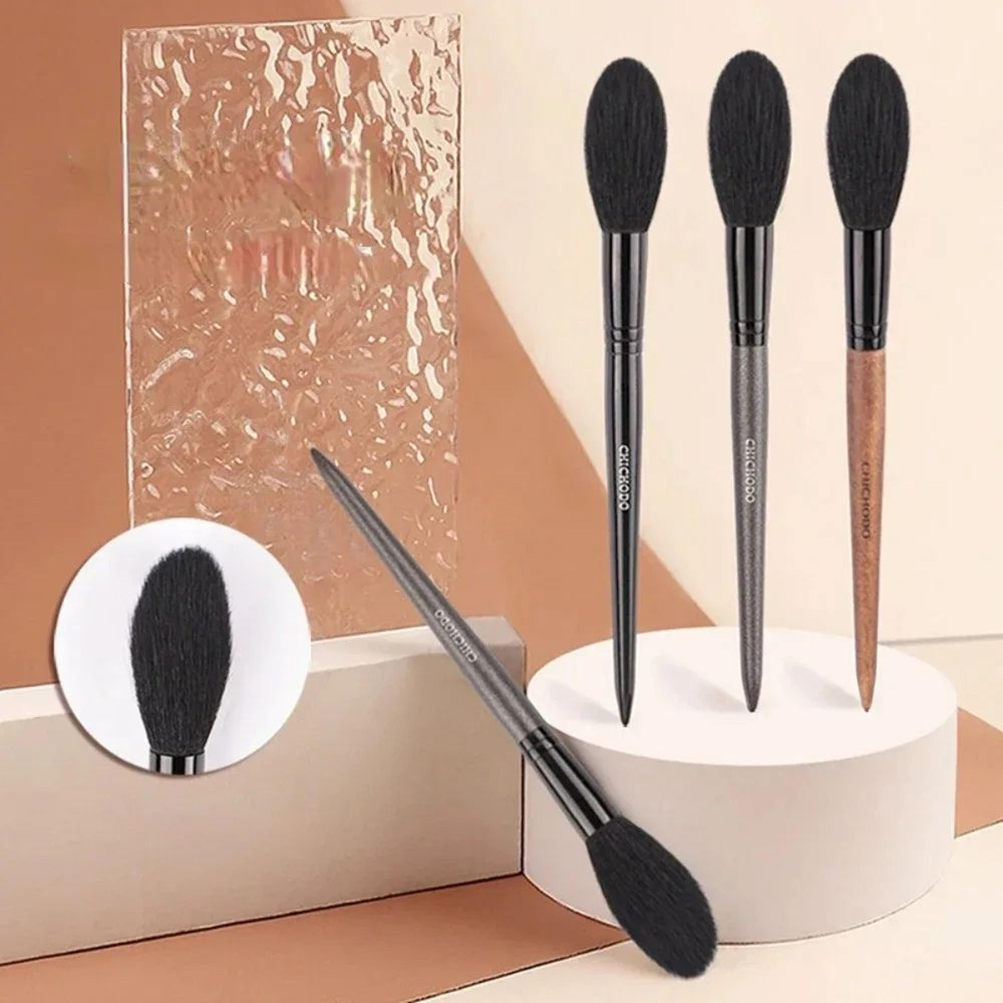 professional goat hair makeup brush for blush highlighter and seamless blending