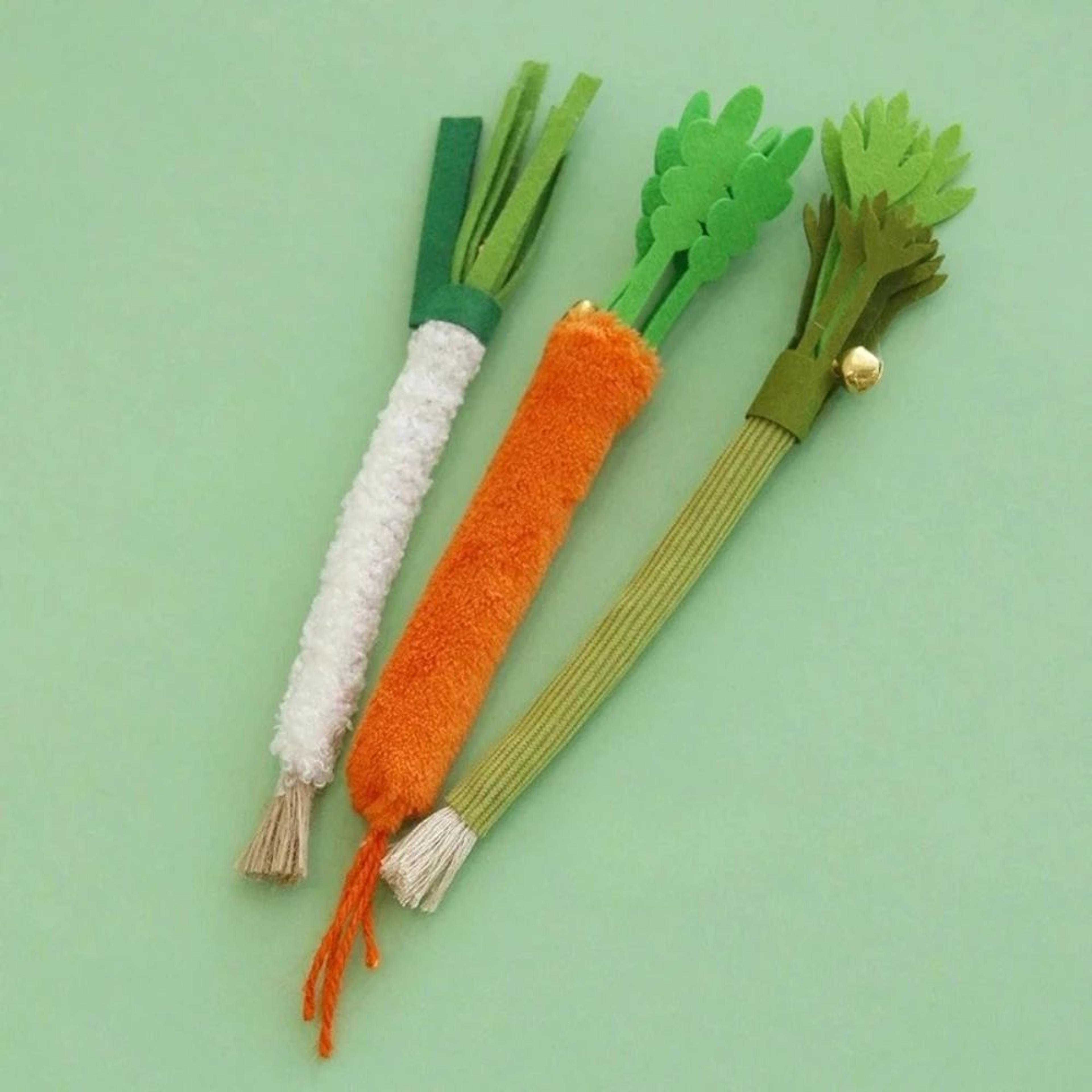 interactive cat chew toy set with bell for teeth cleaning