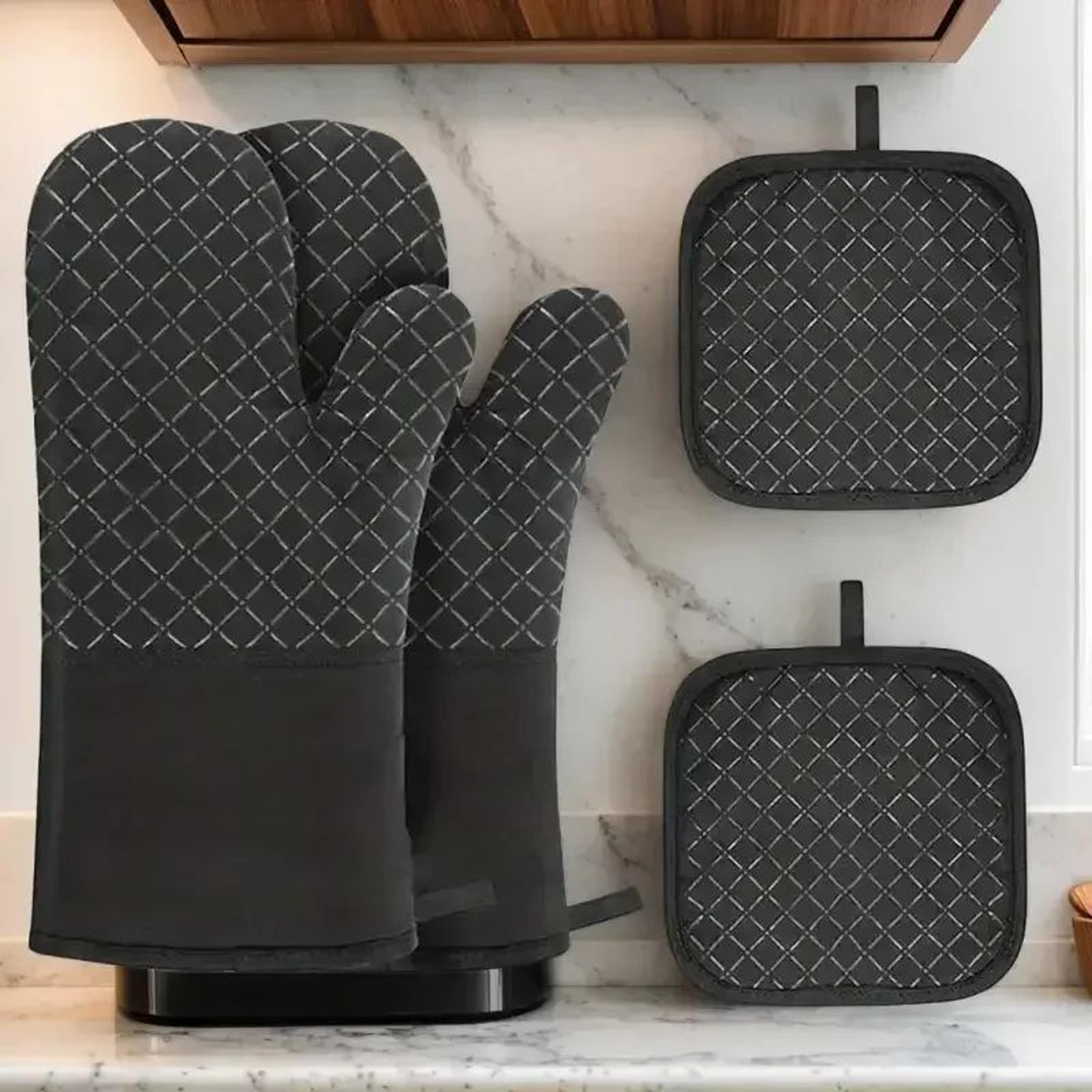 4 piece heat resistant oven mitts and pot holders