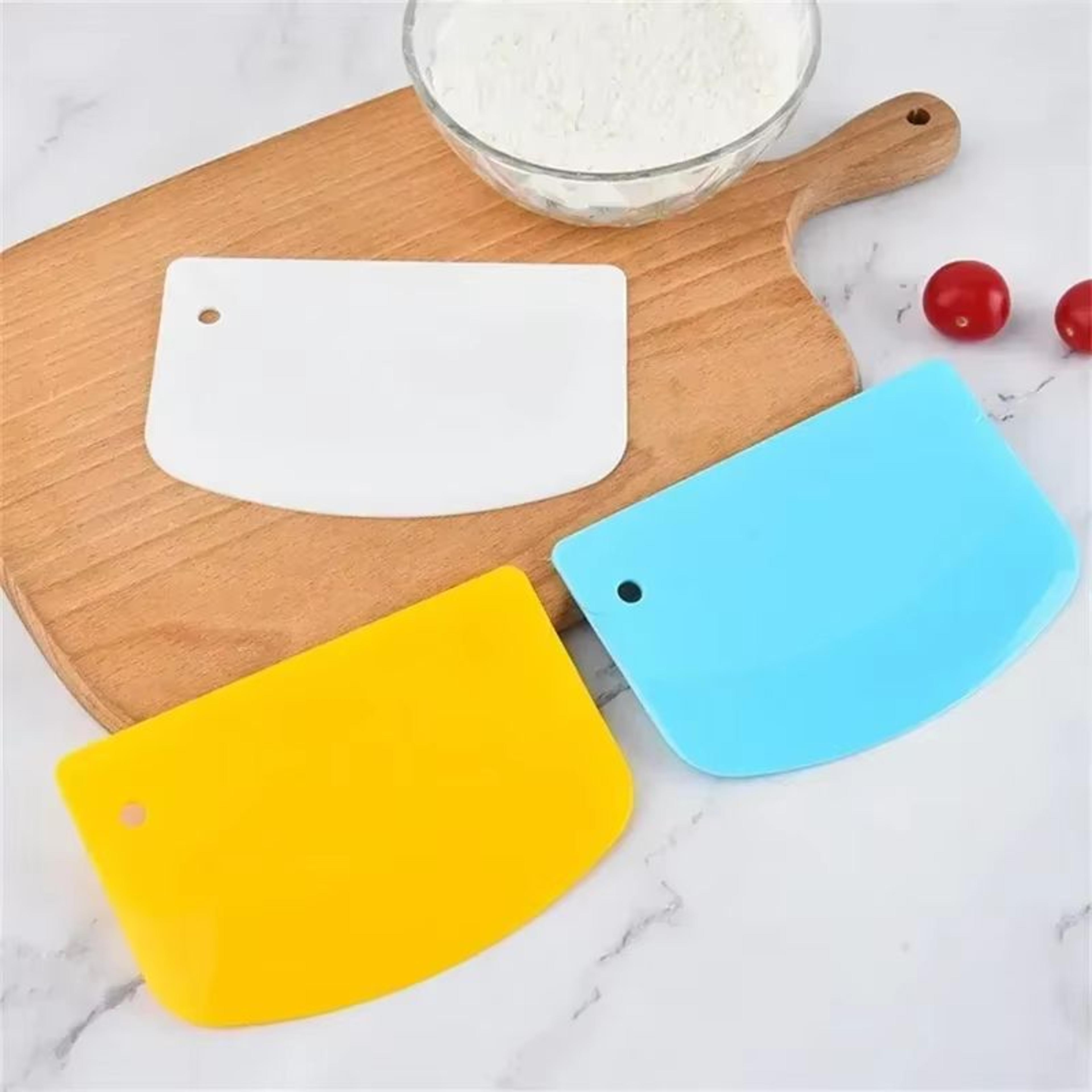 multi purpose dough and pastry scraper – plastic bench cutter for cookies, bread and pizza
