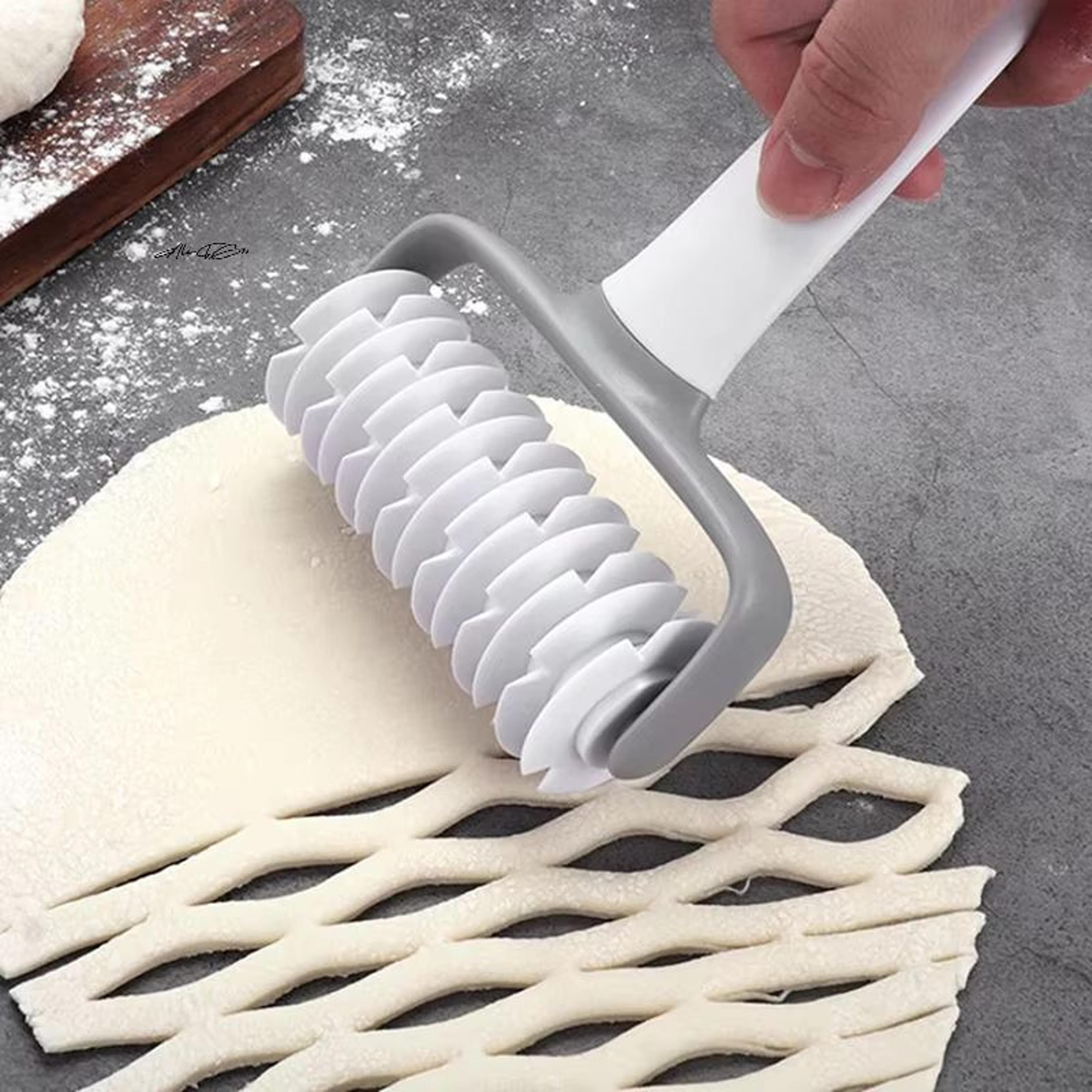 smooth turning dough roller cutter wheel for pizza dough and baking