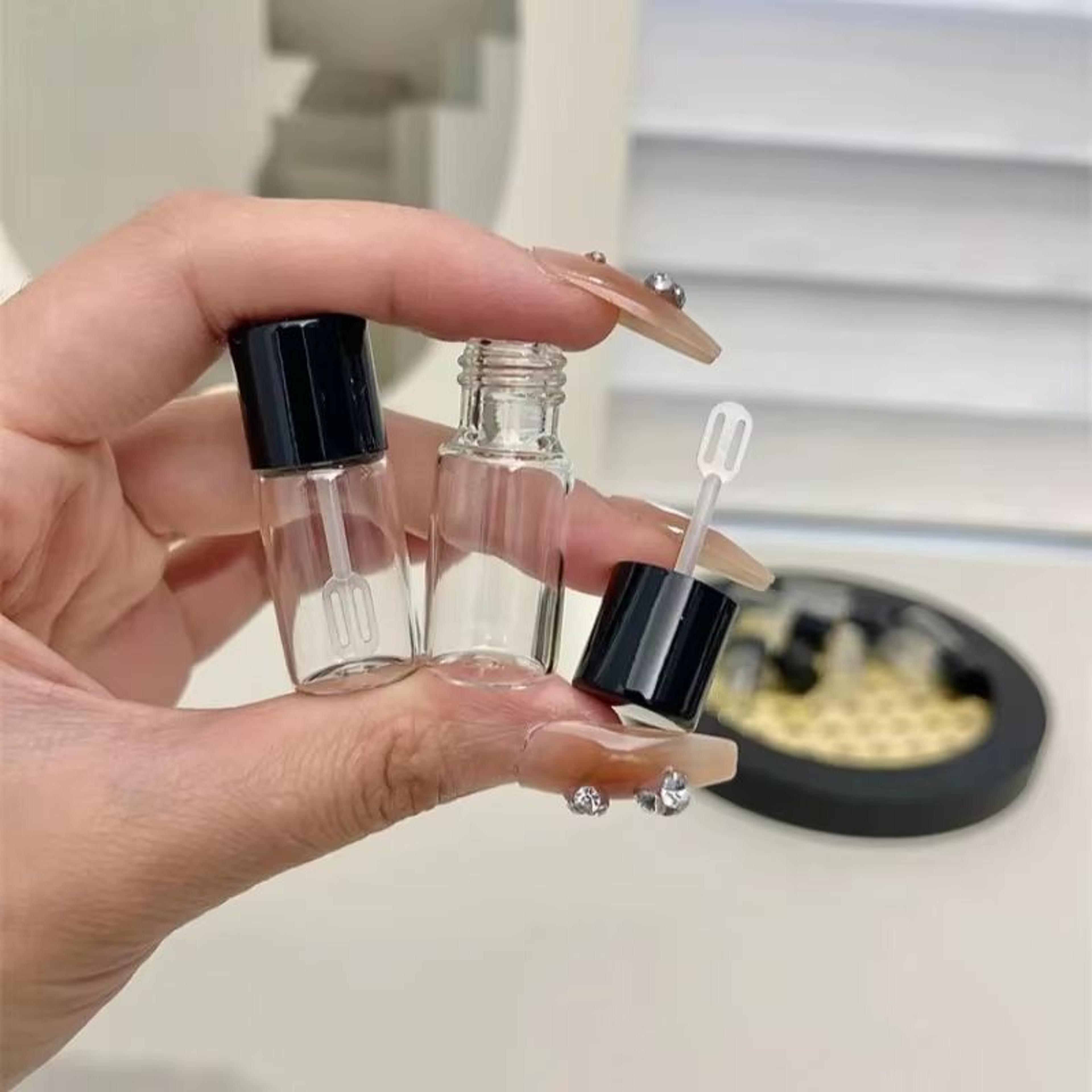0.14 fl oz refillable liquid foundation travel bottle set with mini scoop