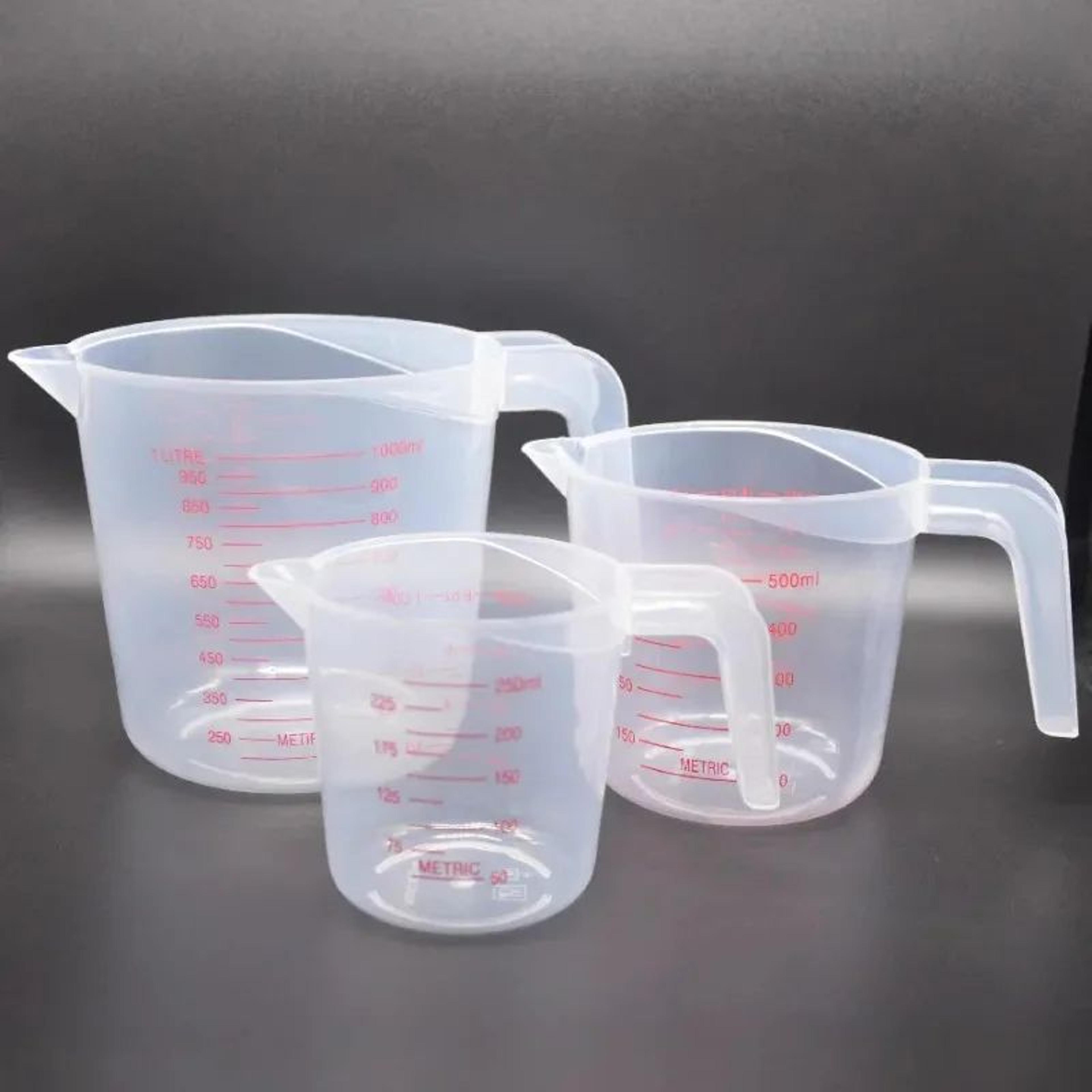 clear plastic liquid measuring cup beaker for baking and cooking (8.45 fl oz / 16.91 fl oz / 33.81 fl oz)