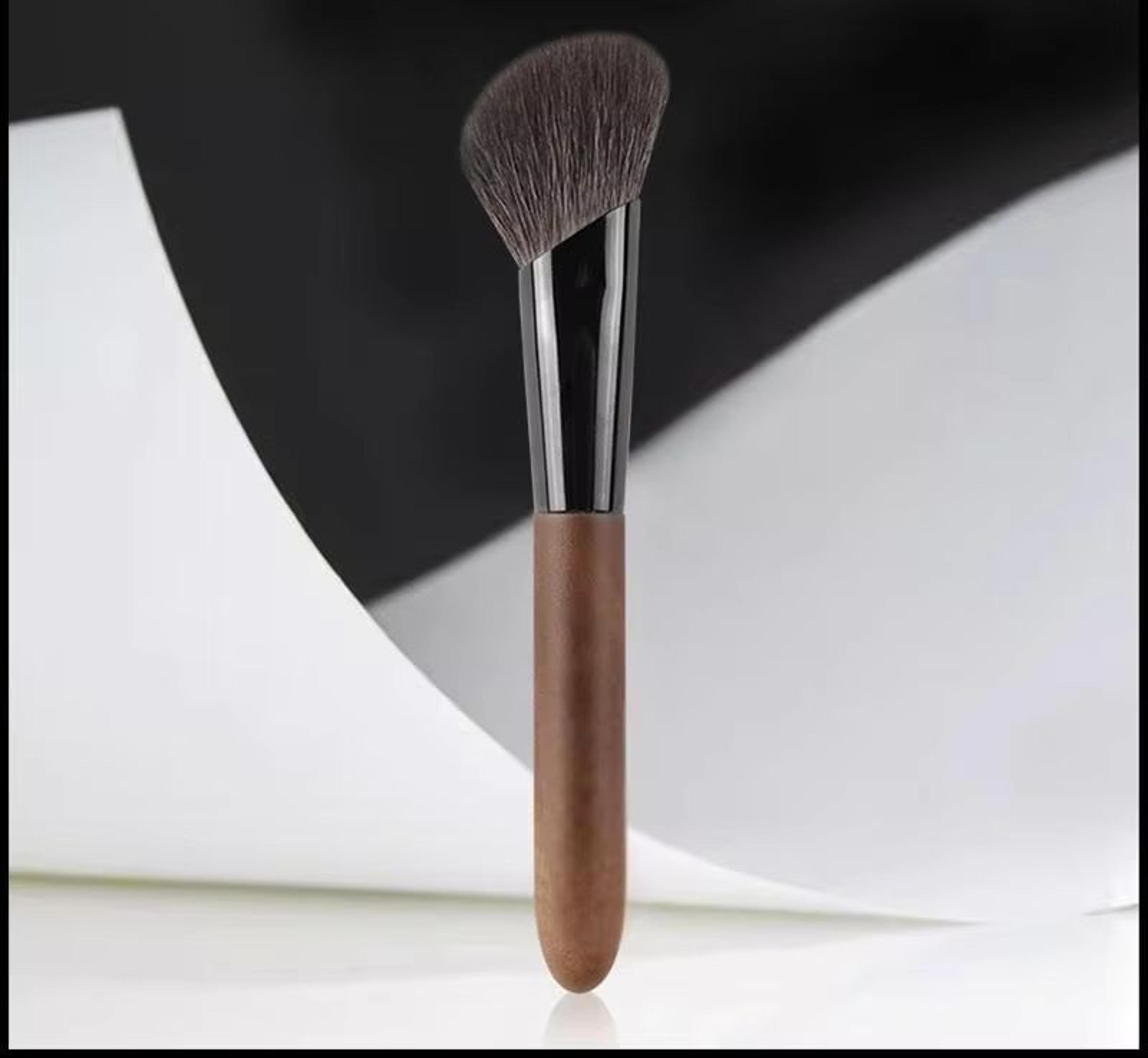 professional goat hair contour brush angled face sculpting blending makeup brush for contour, blush & highlight