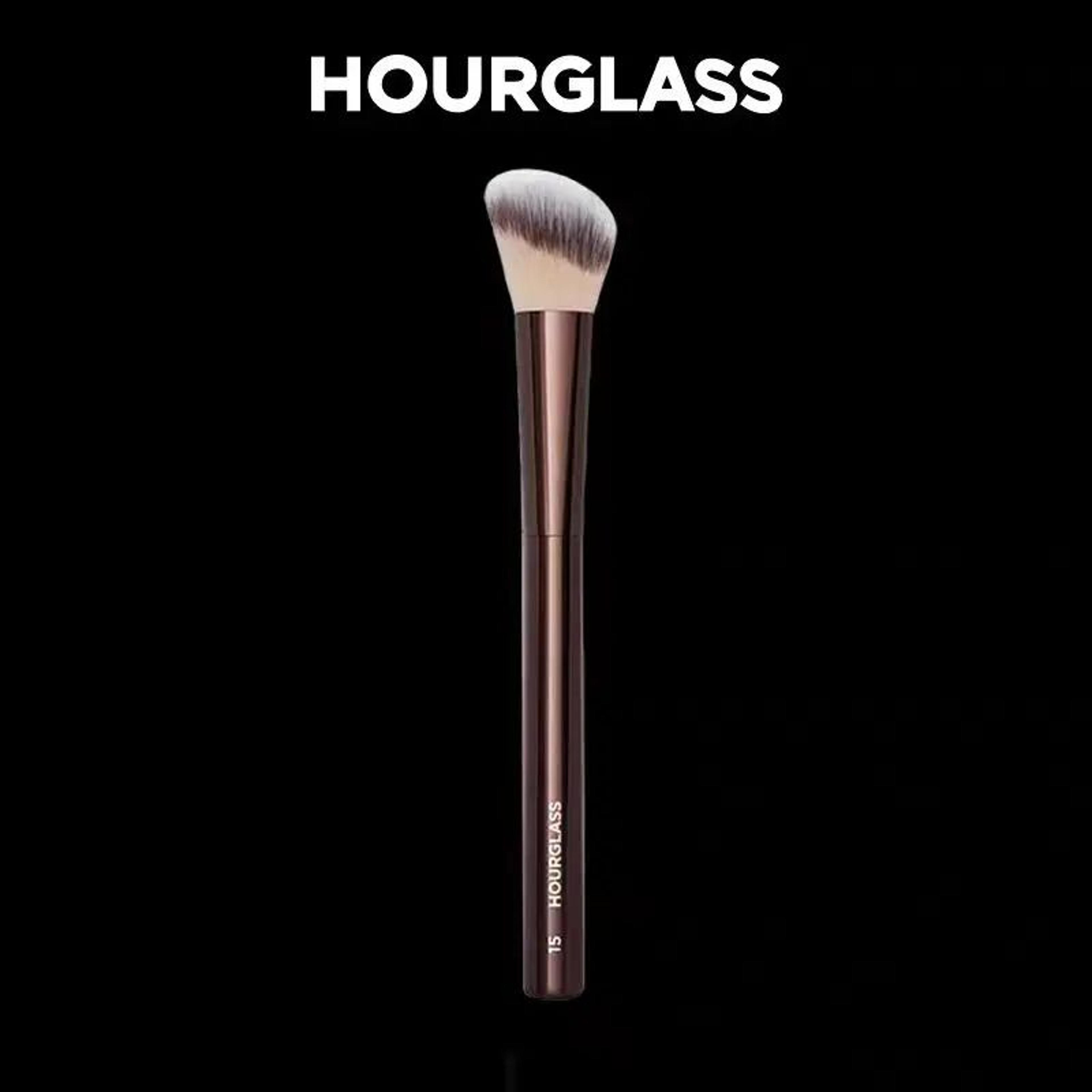 hourglass no. 15 angled liquid blush brush – precision blush brush for cream, powder & contour makeup
