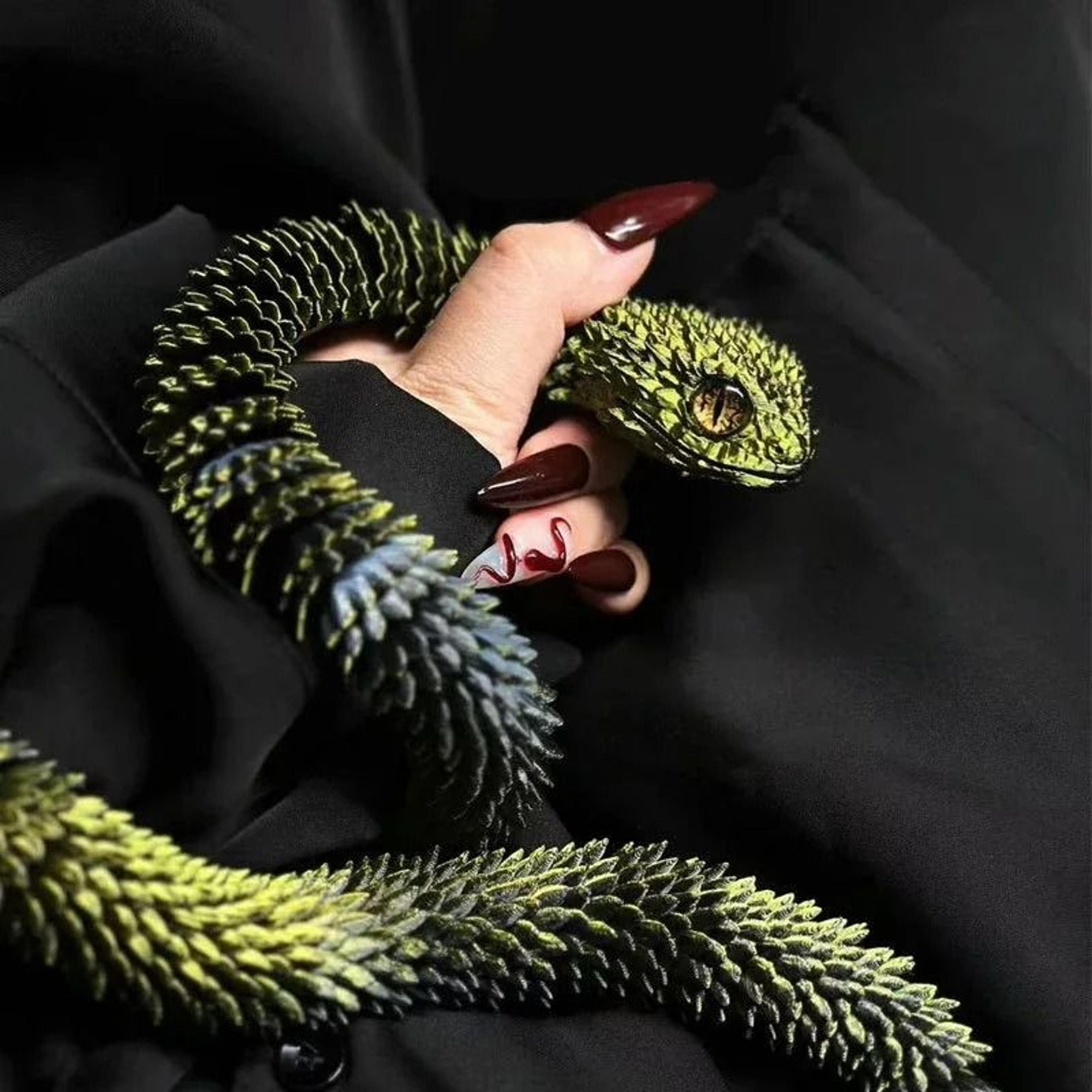 3d printed articulated snake flexible movable fidget toy and desk decor