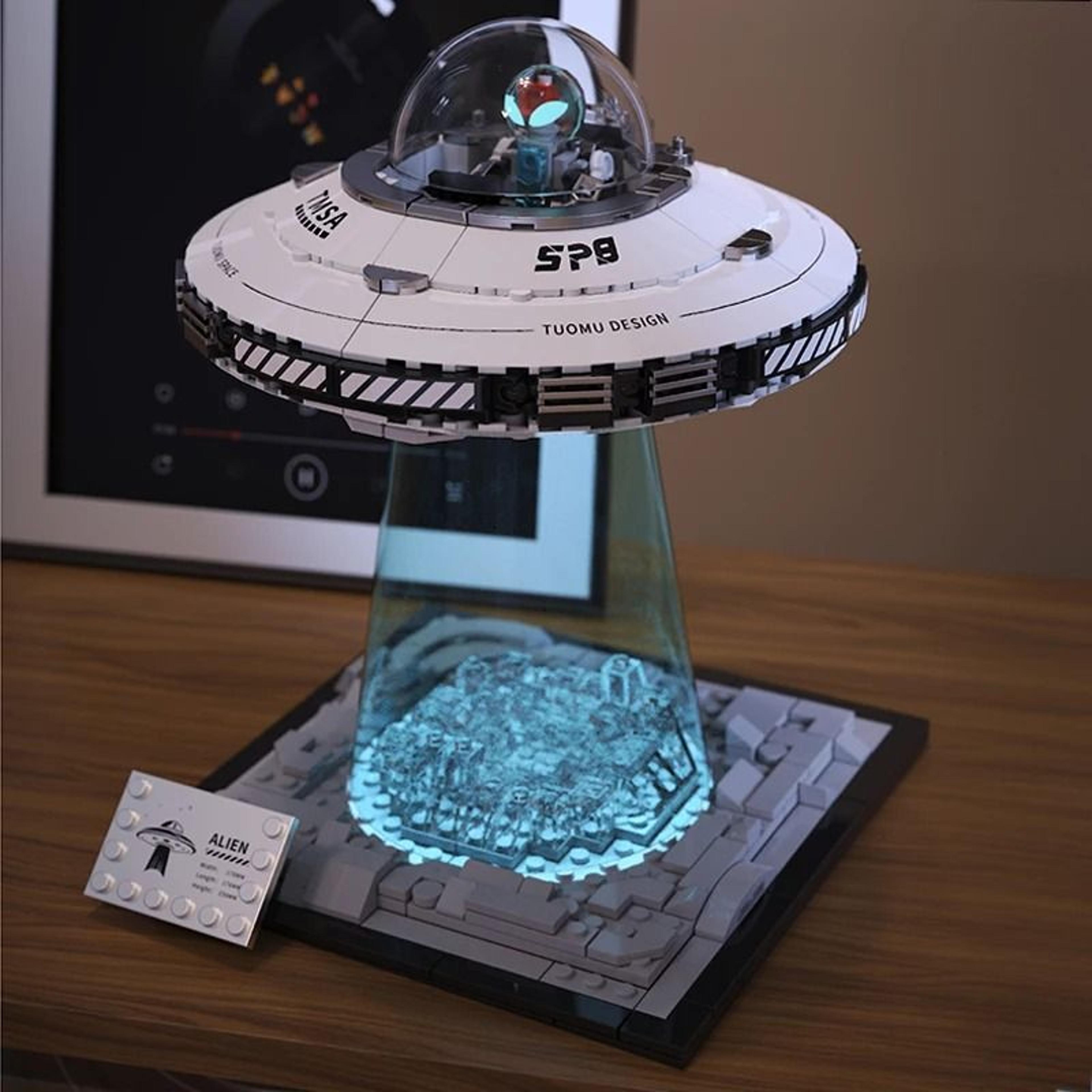 ufo flying saucer building block set with astronaut and alien spaceship design for kids and collectors
