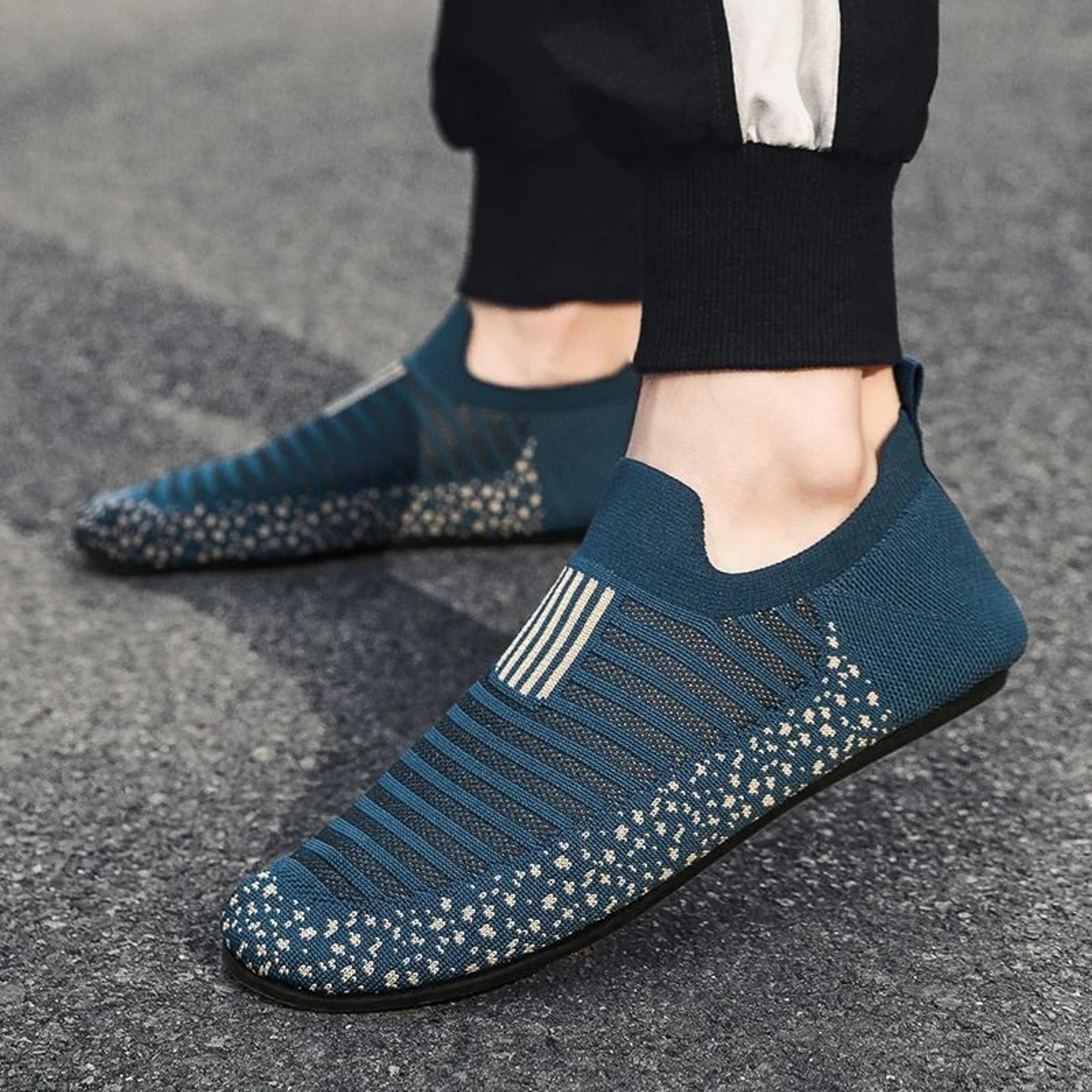 men comfortable lightweight breathable moccasin slippers for casual home walking
