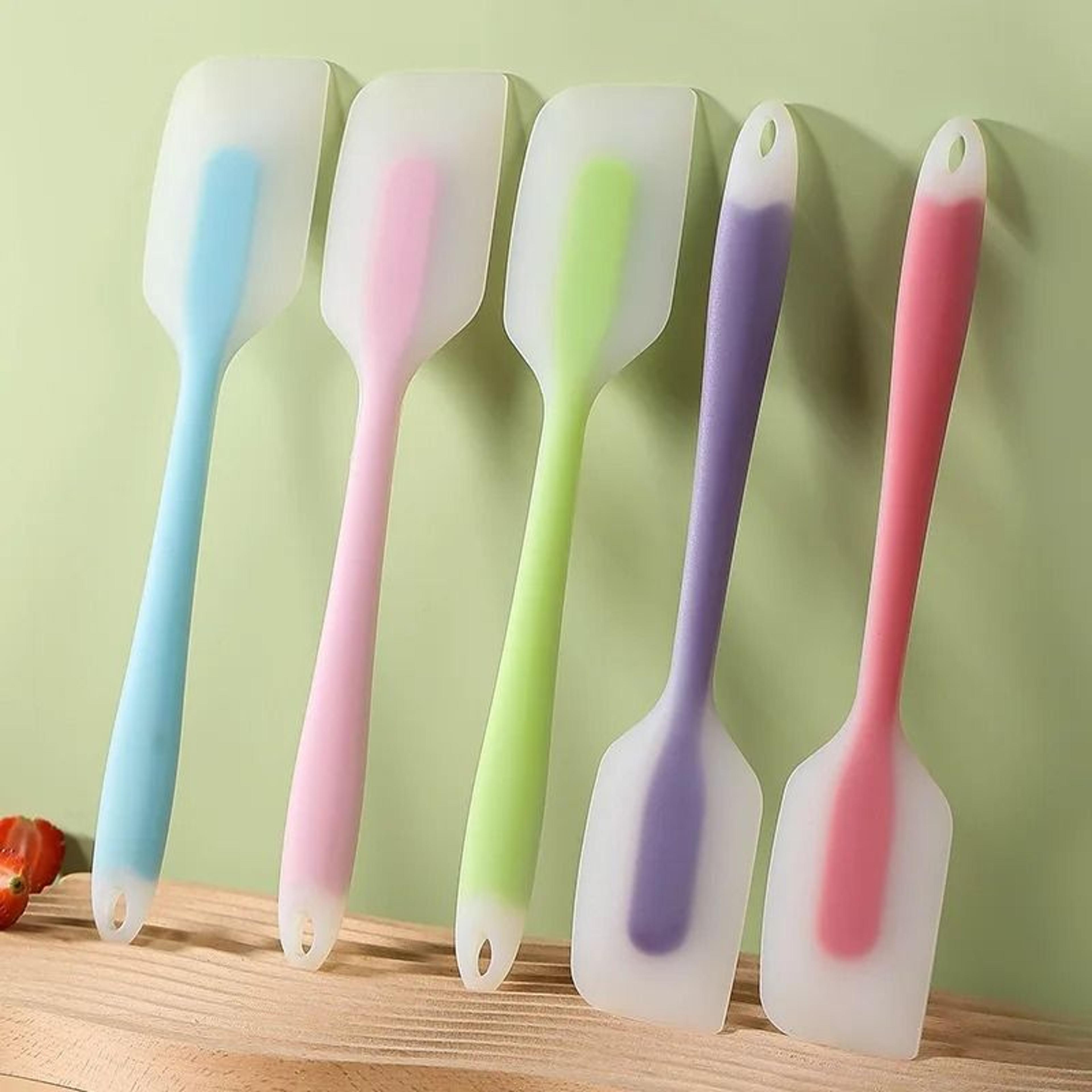 silicone cake scraper and non stick cream spatula for baking and pastry use