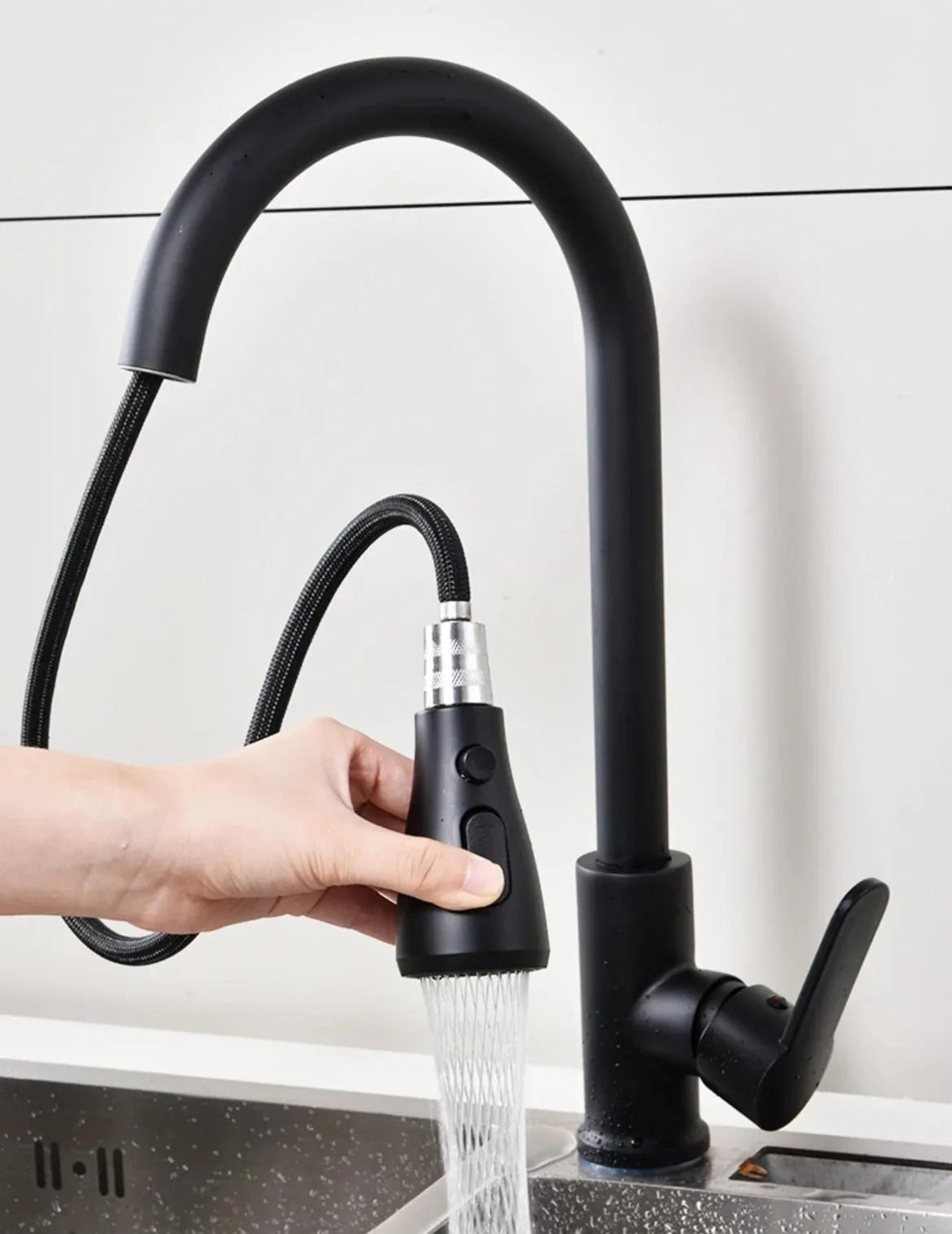 304 stainless steel pull-out kitchen faucet with 360° rotation and dual-mode stream sprayer