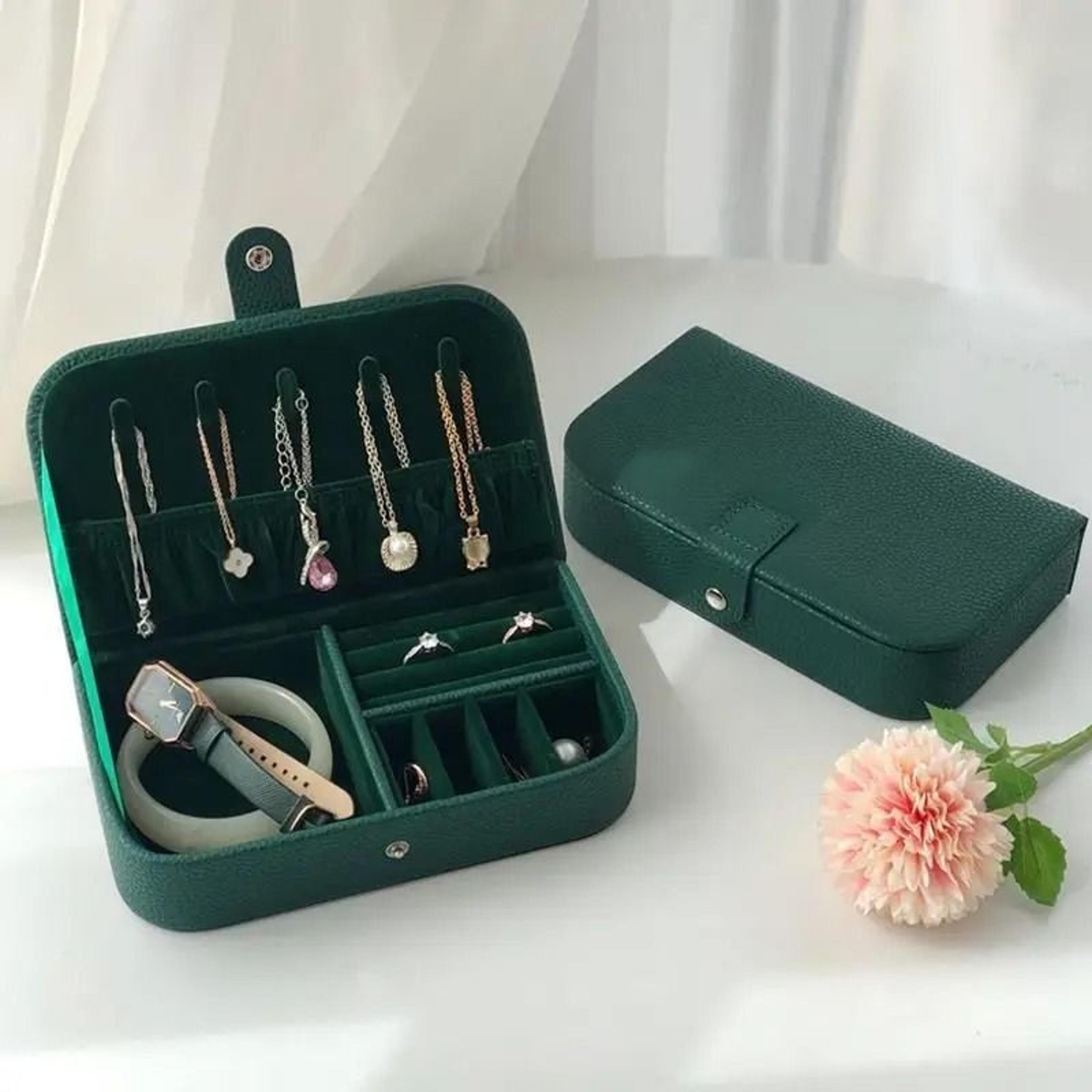 portable multi-compartment jewelry organizer box