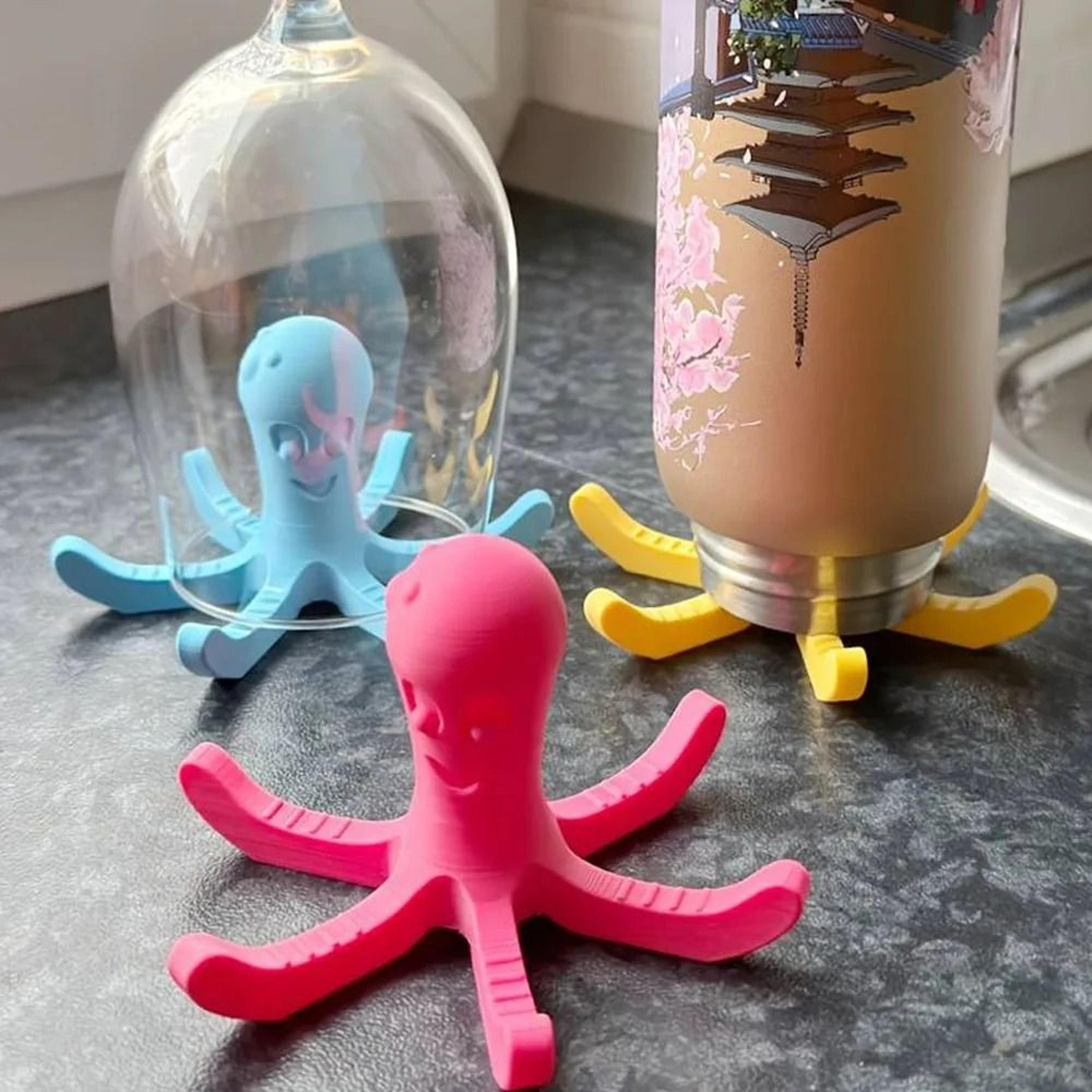 octopus-shaped water bottle drying rack