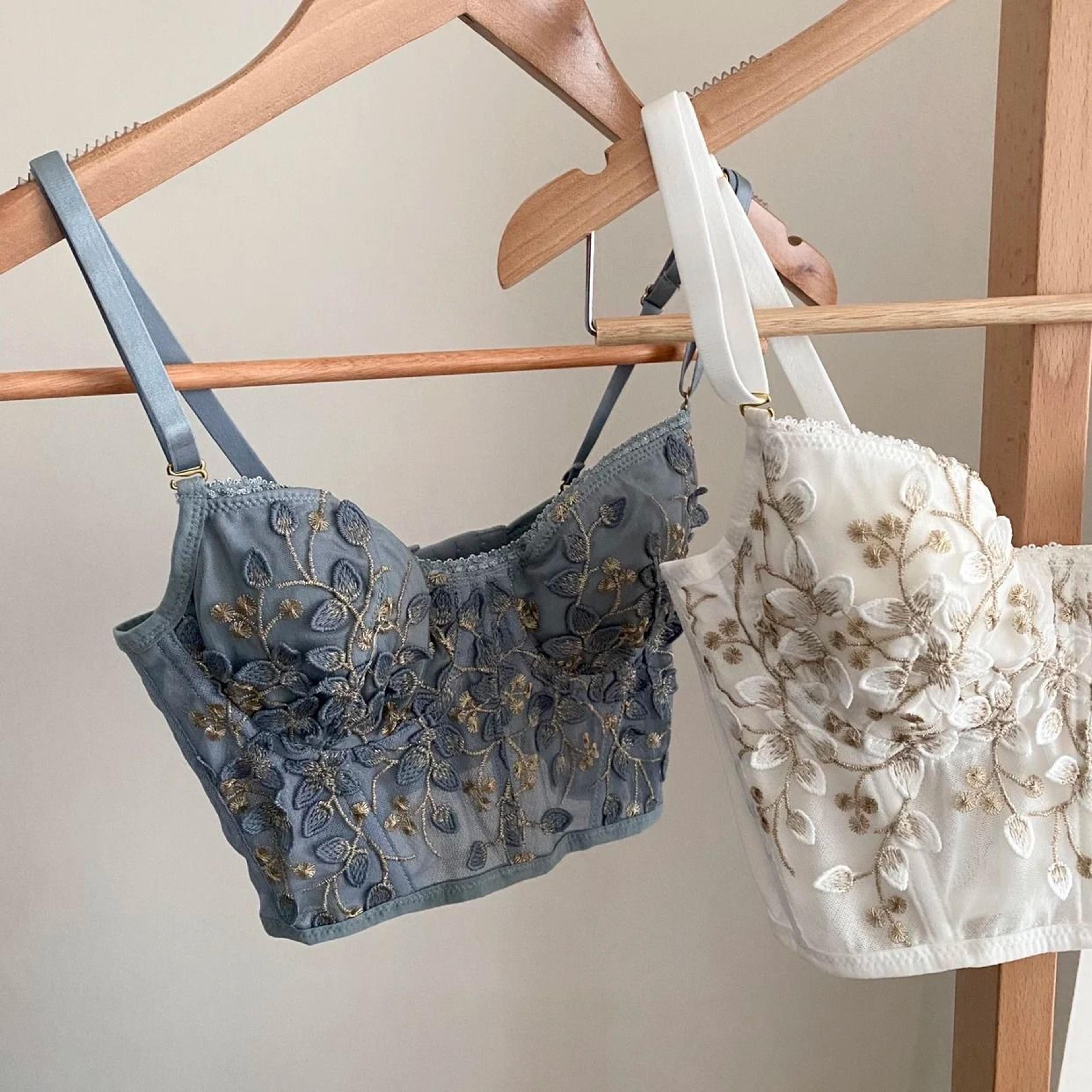three-dimensional embroidered lace fishbone corset bralette