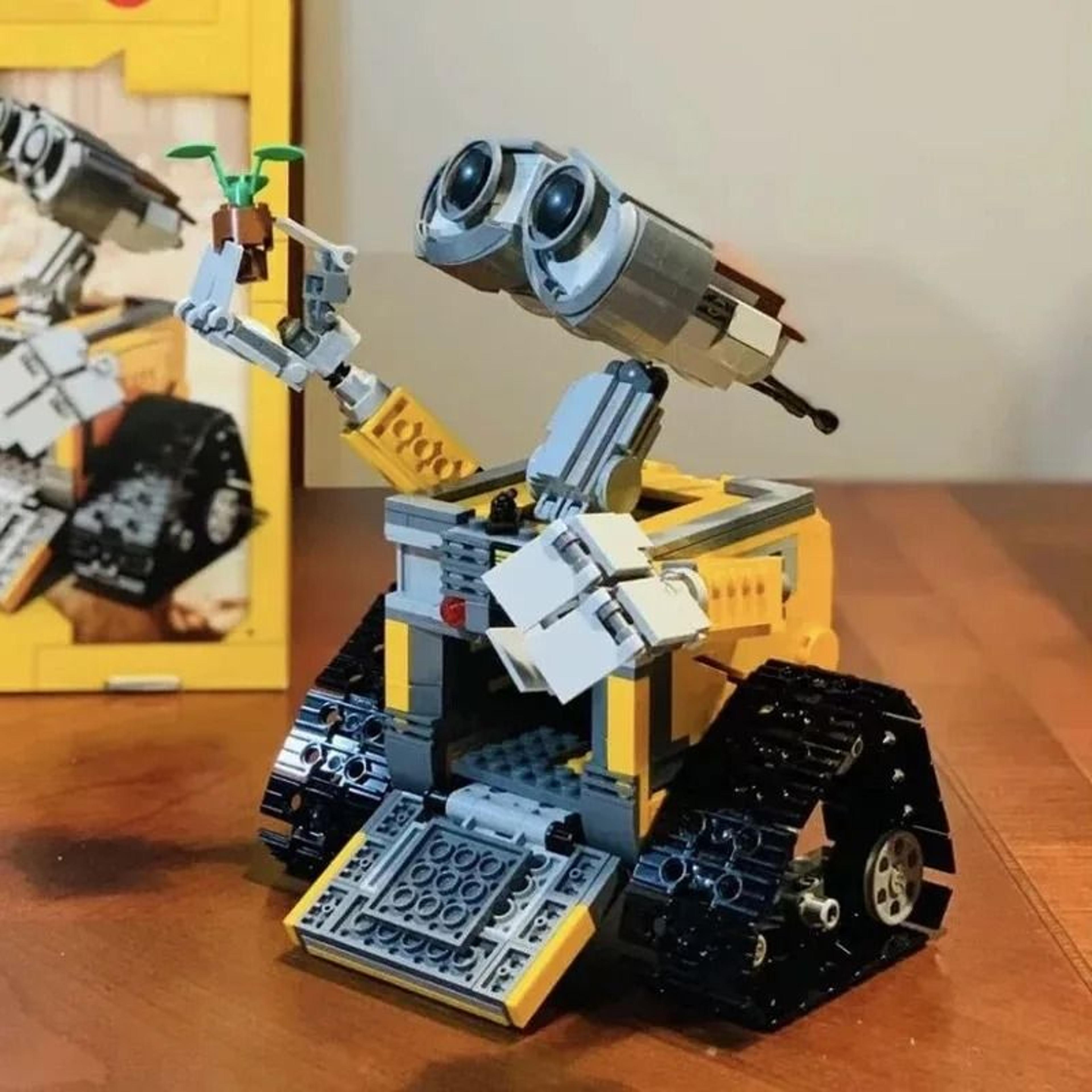 wall-e robot assembly model | cinematic 687-piece collectible display toy