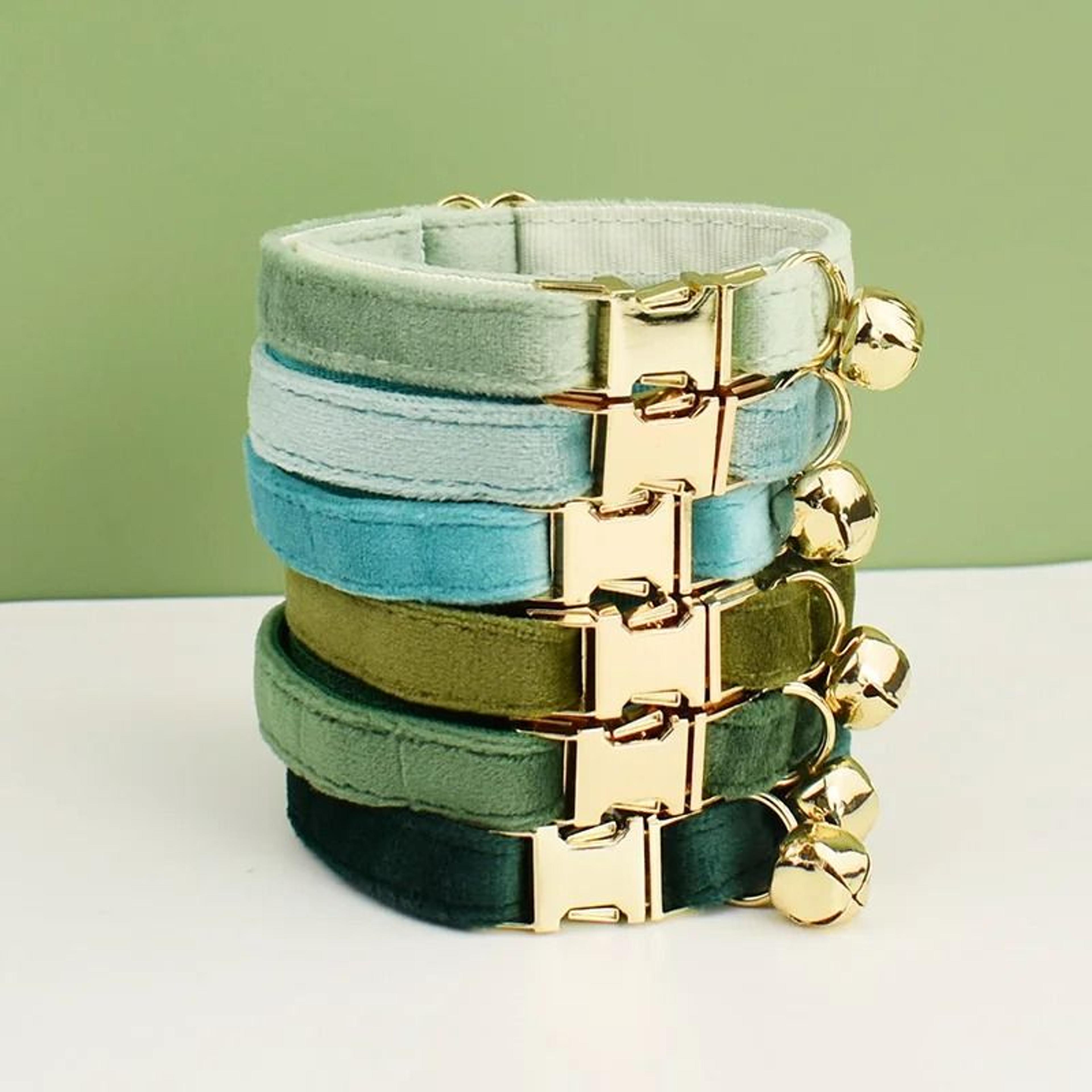 velvet cat collar with personalized bowknot and safety bell
