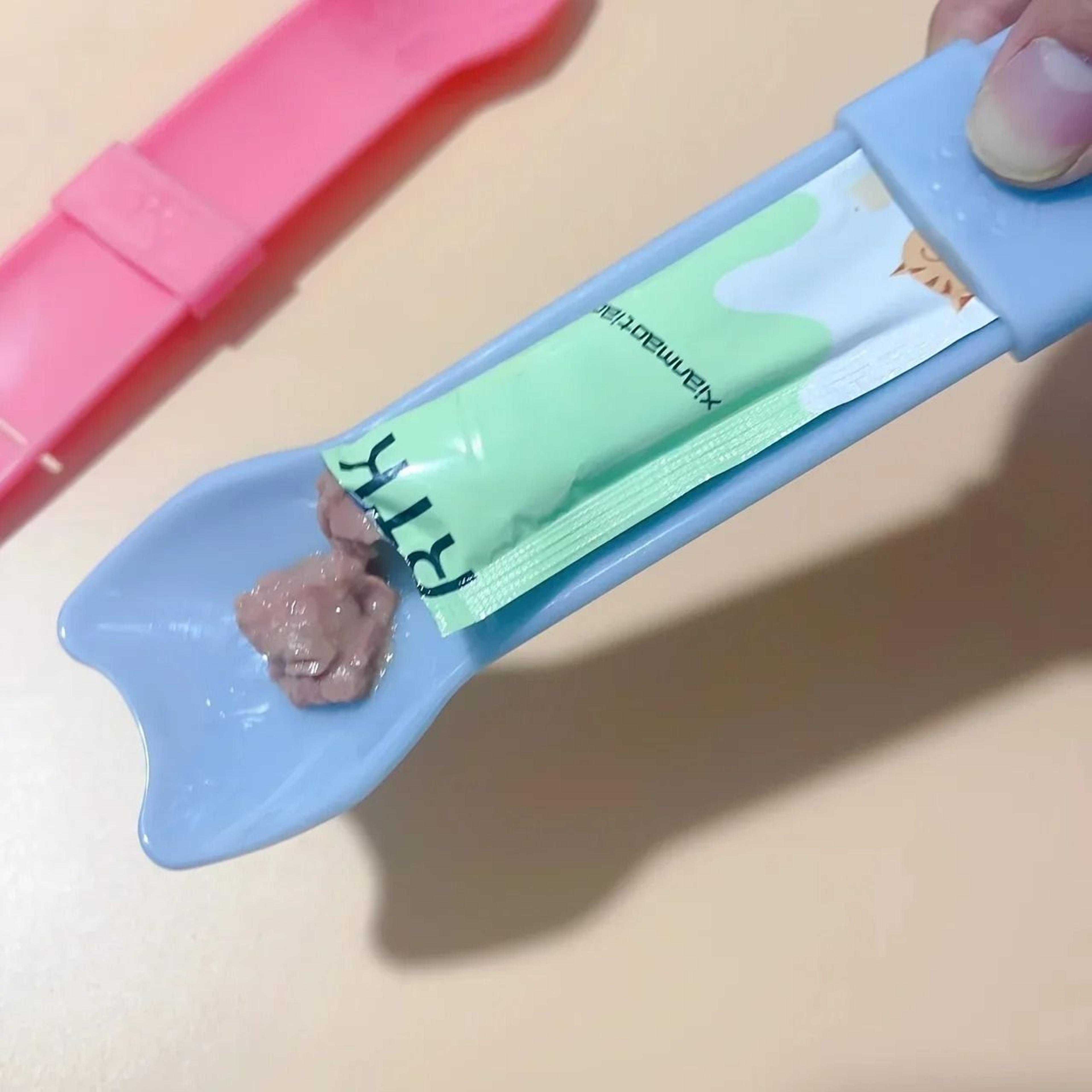 cat strip squeeze spoon - lickable wet cat treat feeder & liquid snack tool