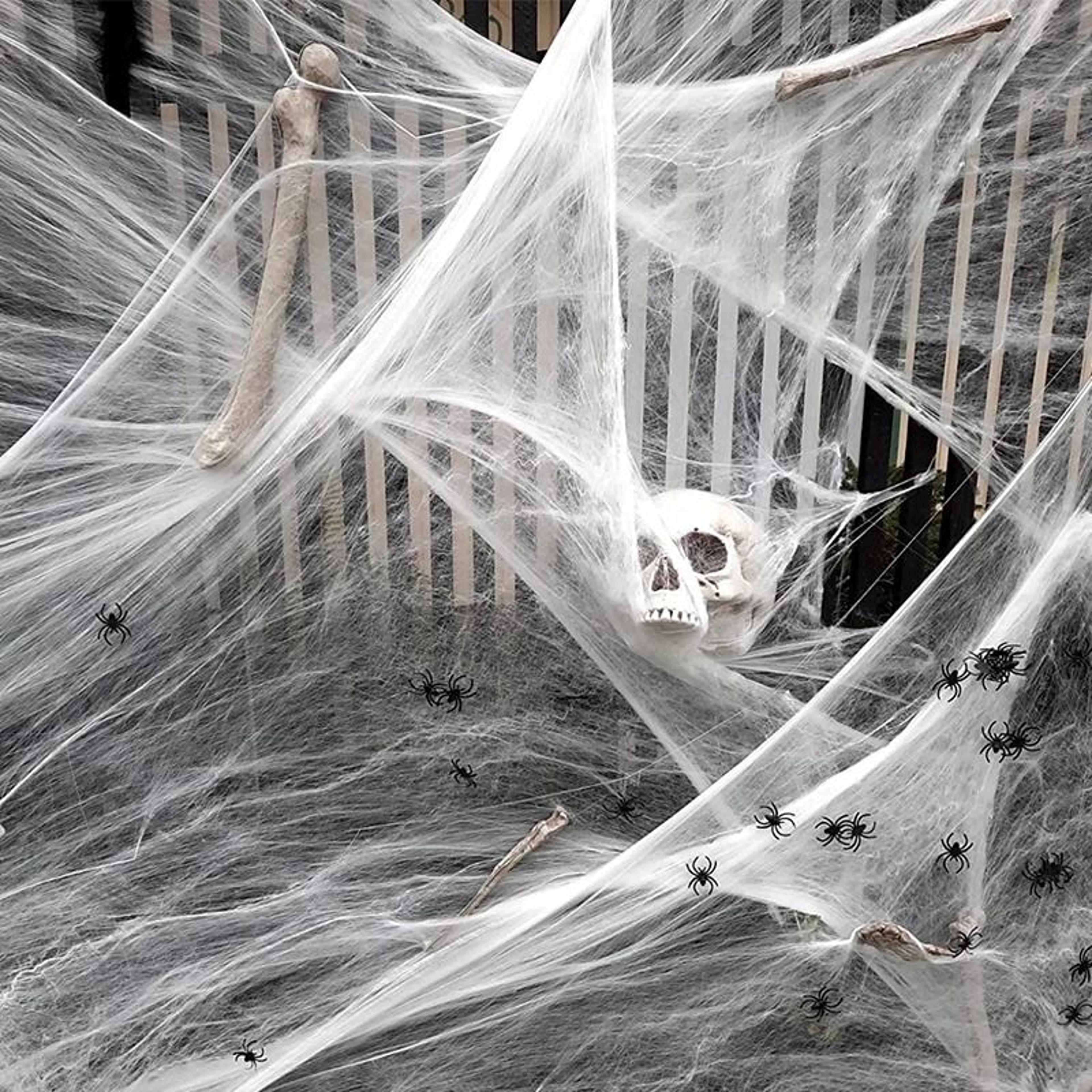 halloween artificial stretchy cobweb props with fake spiders for haunted decor