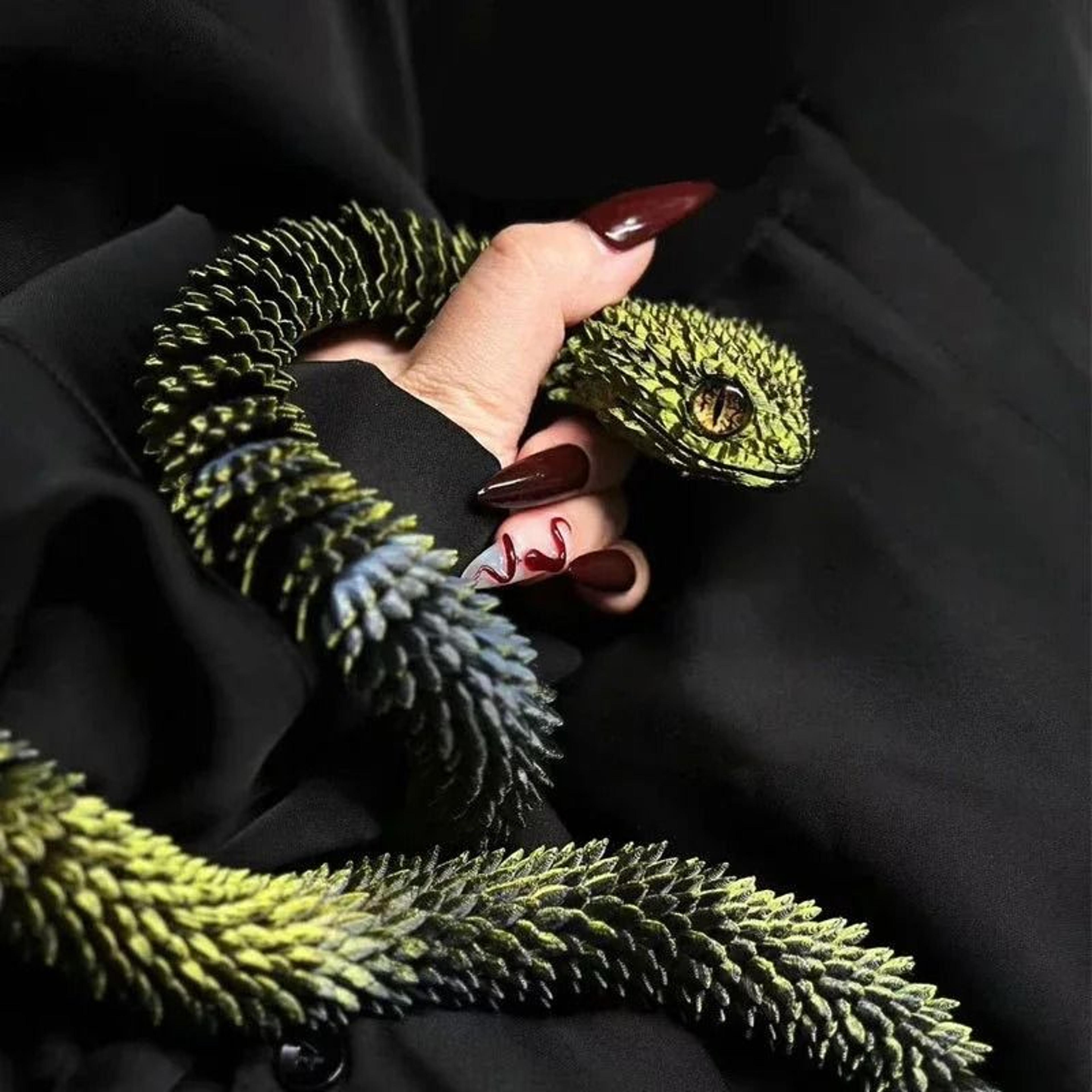 3d printed articulated snake toy fully poseable flexible jointed reptile desktop ornament & fidget toy