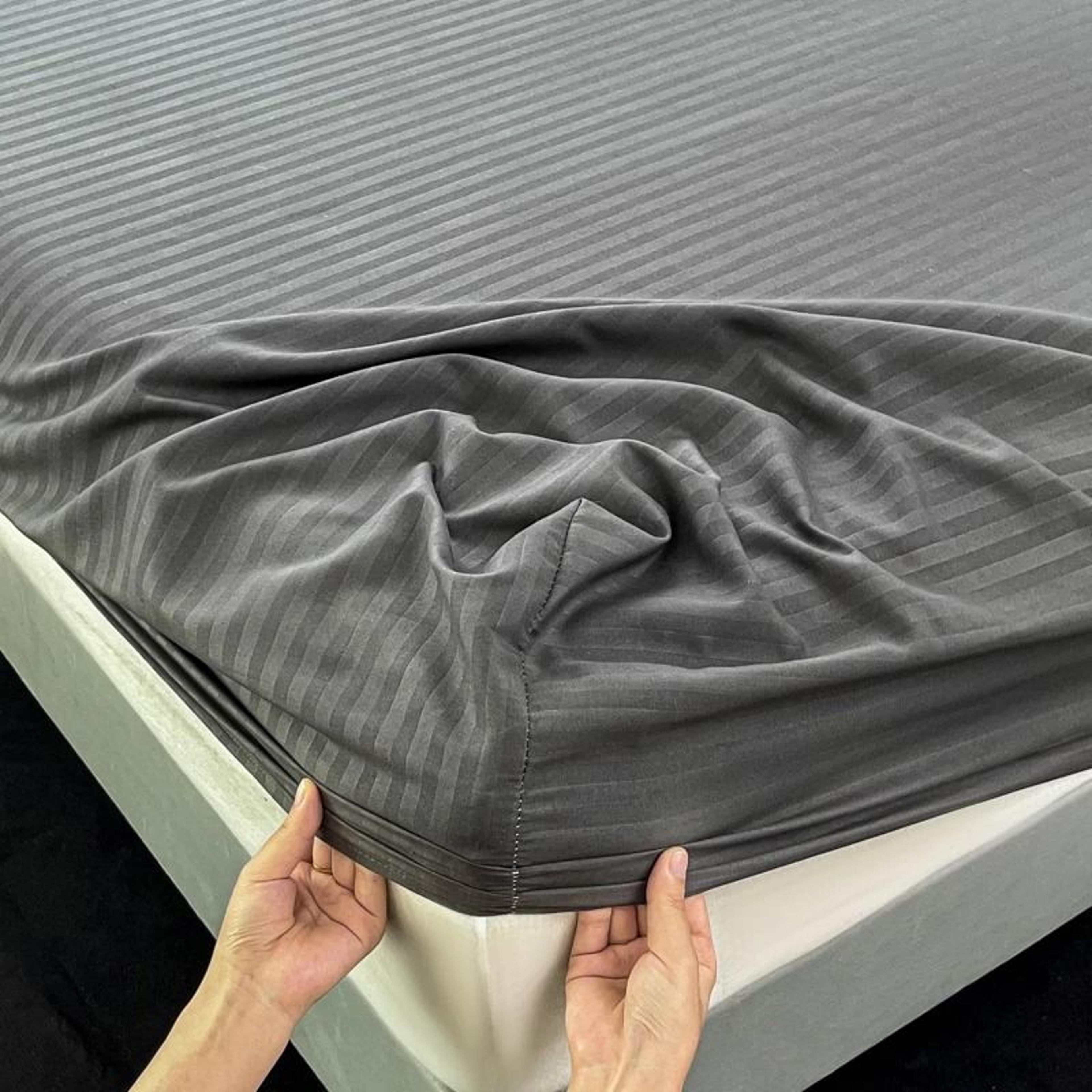 solid color soft microfiber fitted bed sheet (non-slip mattress cover)