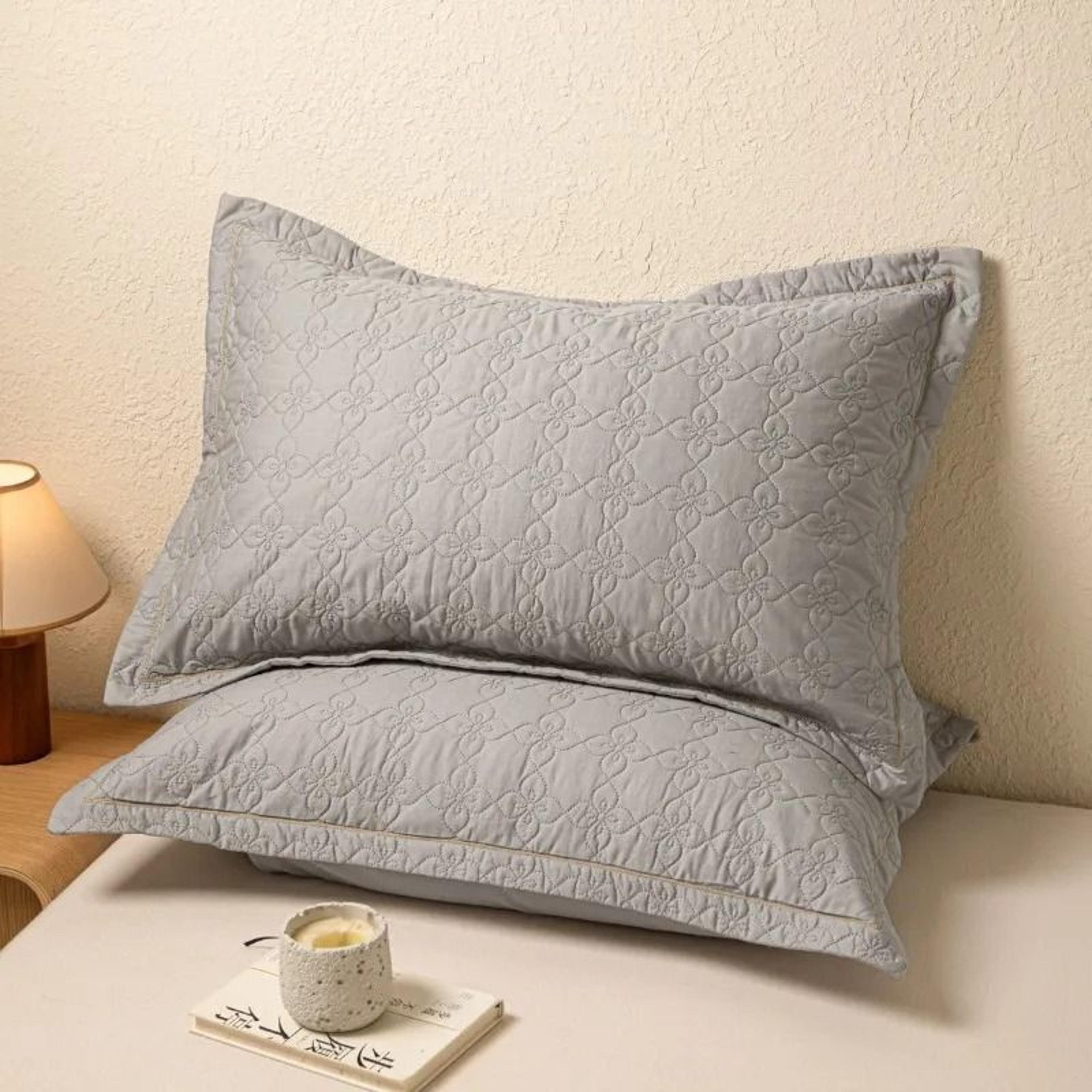 100% cotton quilted embroidered pillow cover (thickened core protector)