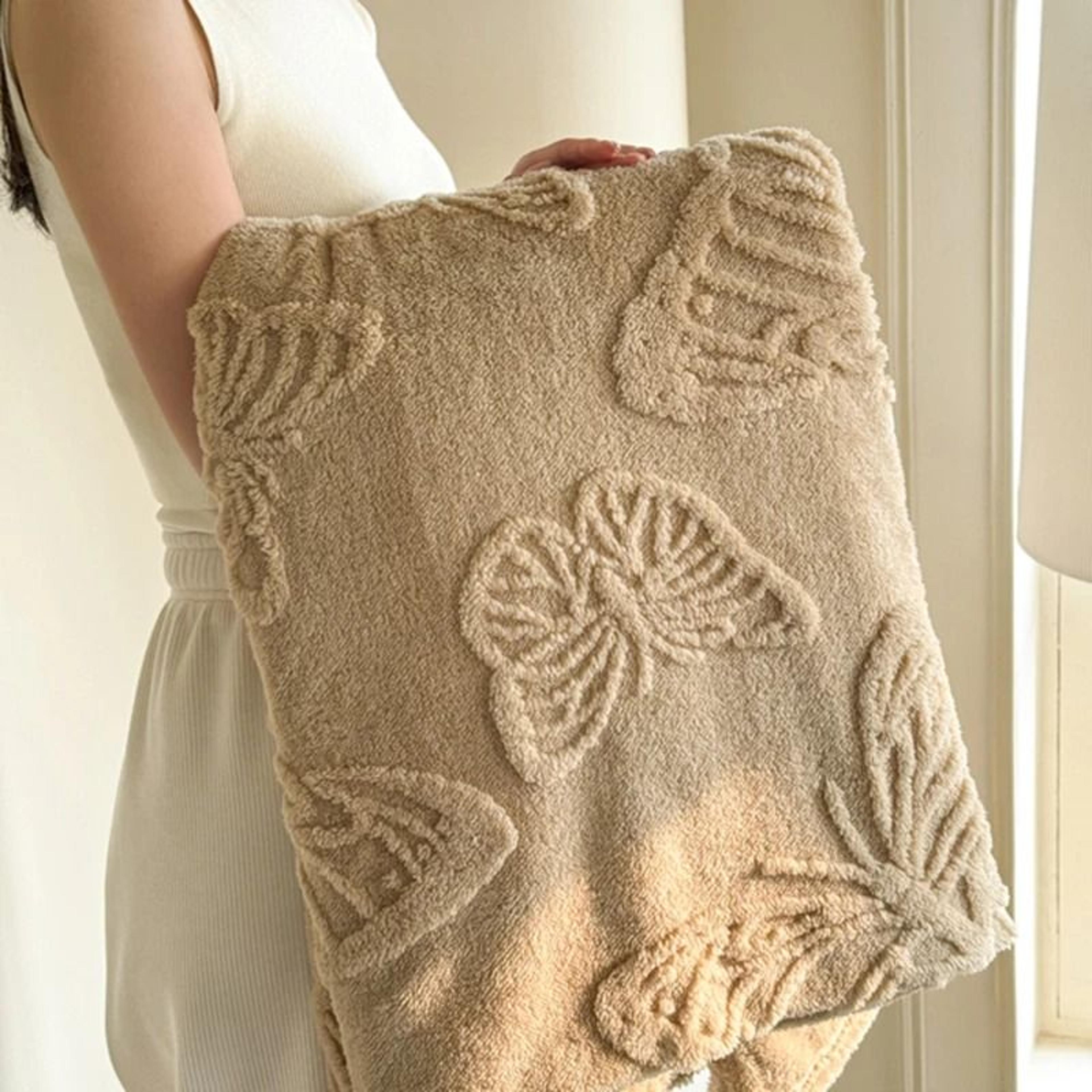 coral fleece autumn blanket with 3d butterfly embellishment (soft warm winter sofa & four seasons throw)